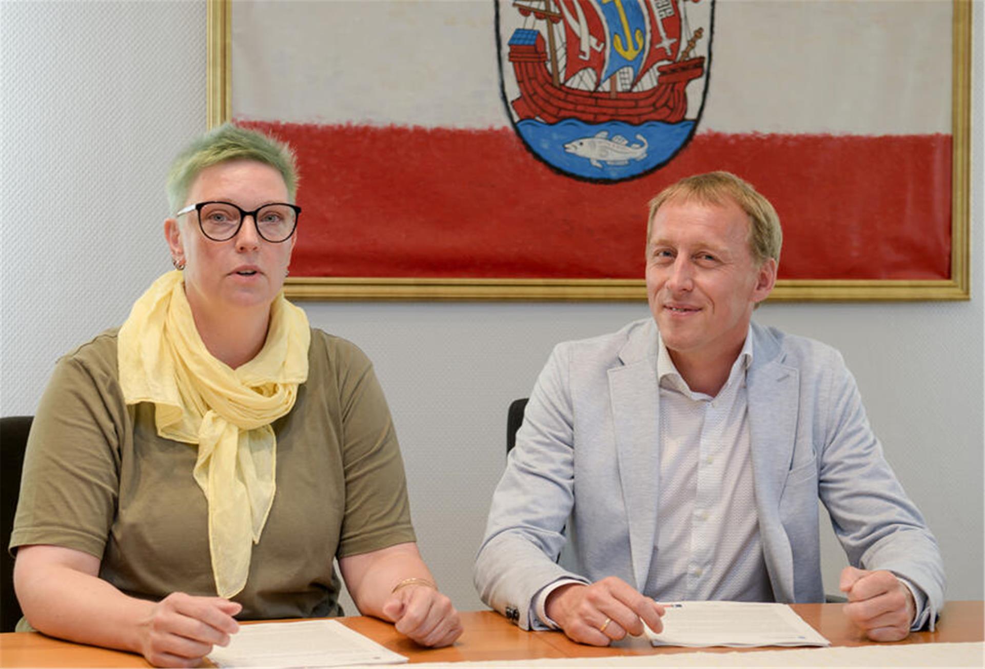 Schuldezernent Hauke Hilz (FDP) und Schulamtsleiterin Swantje Hüsken präsentierten die Zahlen zum neuen Schuljahr. 