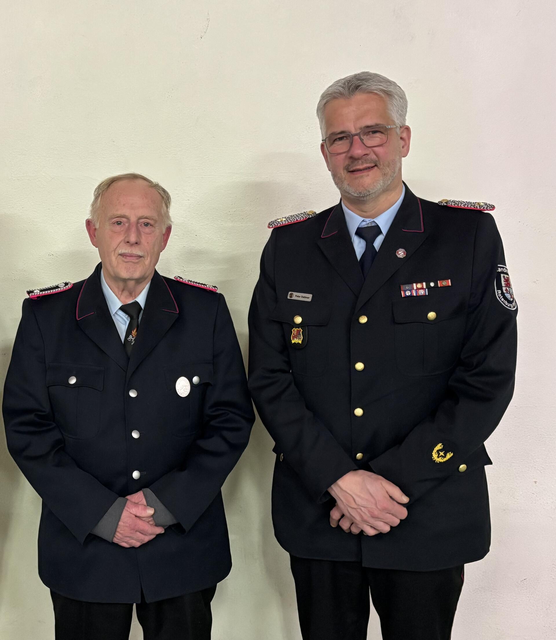 Hans -Peter Flamme (links) und Kreisbrandmeister Peter Dettmer  