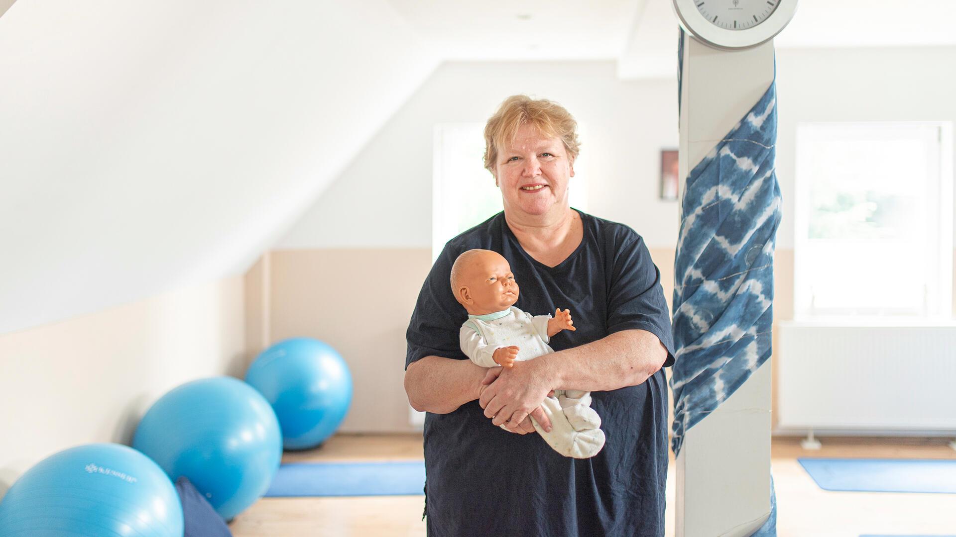 Hebamme Cornelia Samel begleitet Frauen mit Herz und Erfahrung durch Schwangerschaft und Zweifel.