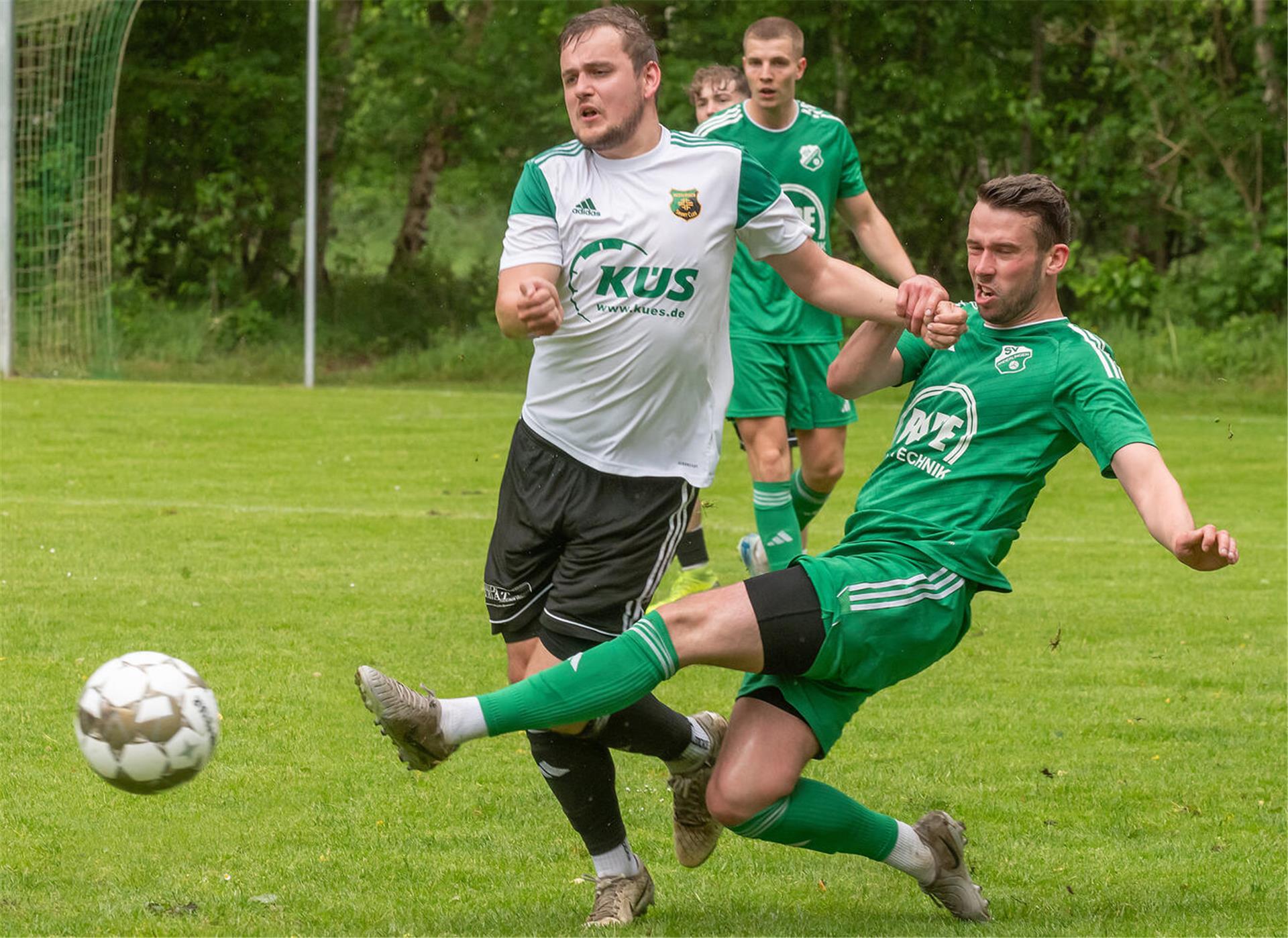 Heeslingens Nico Finke - hier im Spiel gegen Anderlingen - hätte sein Team in Führung schießen müssen, scheiterte jedoch mehrfach.