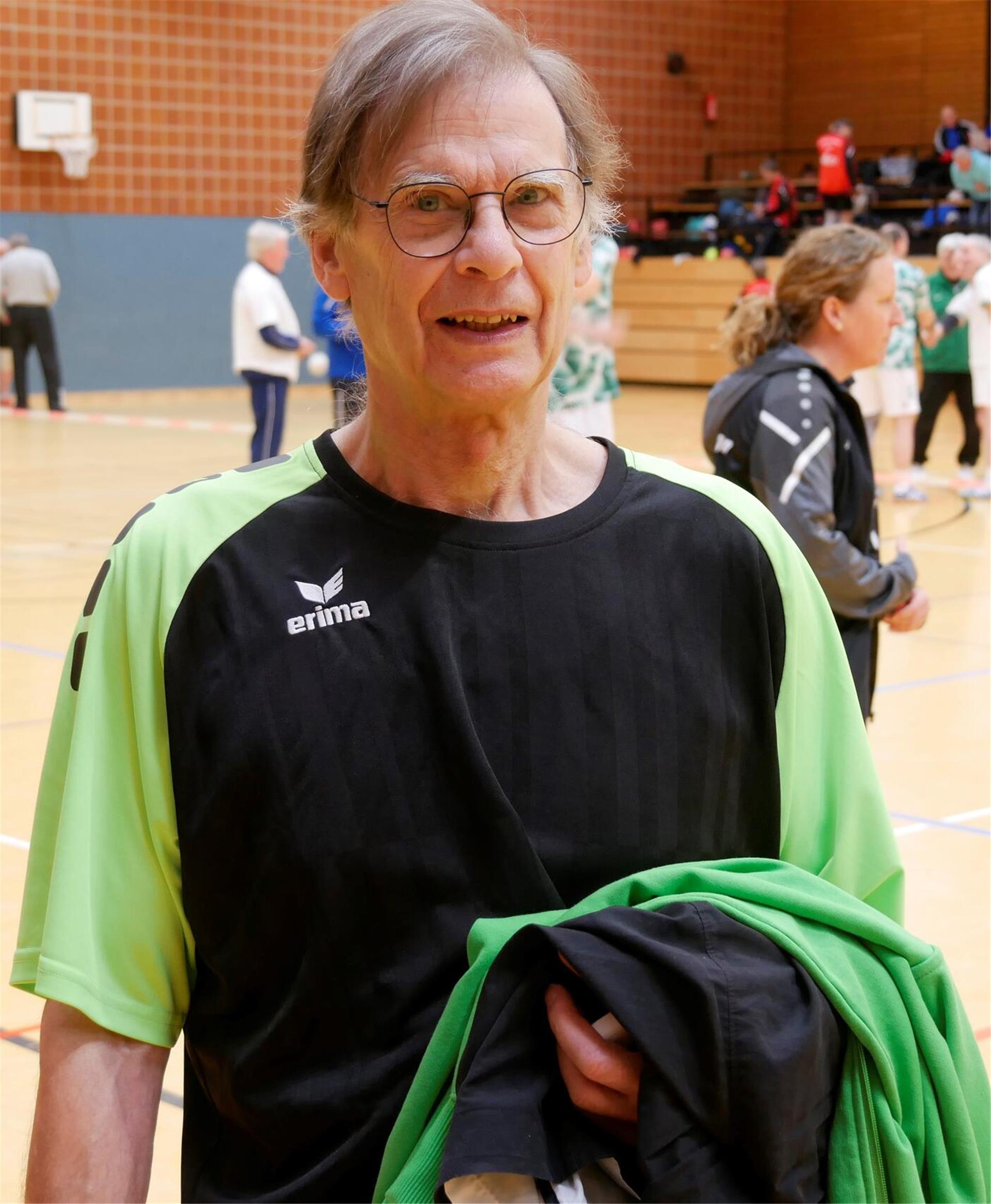 Helmut Hänning war mit 80 Jahren der älteste Teilnehmer bei der Norddeutschen Senioren-Meisterschaft. Sein Motto: Für Prellball ist man nie zu alt.