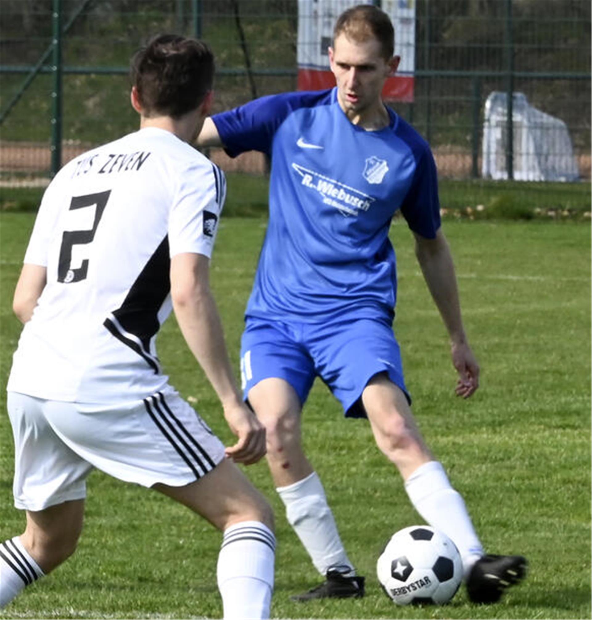Ihm bescheinigte Trainer Niklas Frey bei der 0:5-Pleite als einzigem Spieler Normalform: Lukas Mollenhauer (rechts).