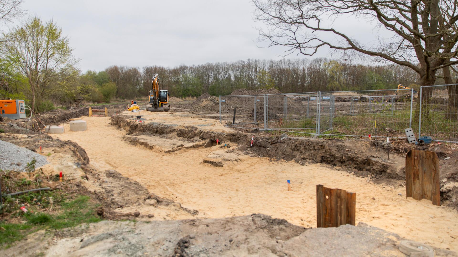 Im Bereich zwischen Zubringer Grimsbystraße und Bürgerpark-Siedlung plant die Stadt 18 Neubaugrundstücke zu verkaufen.