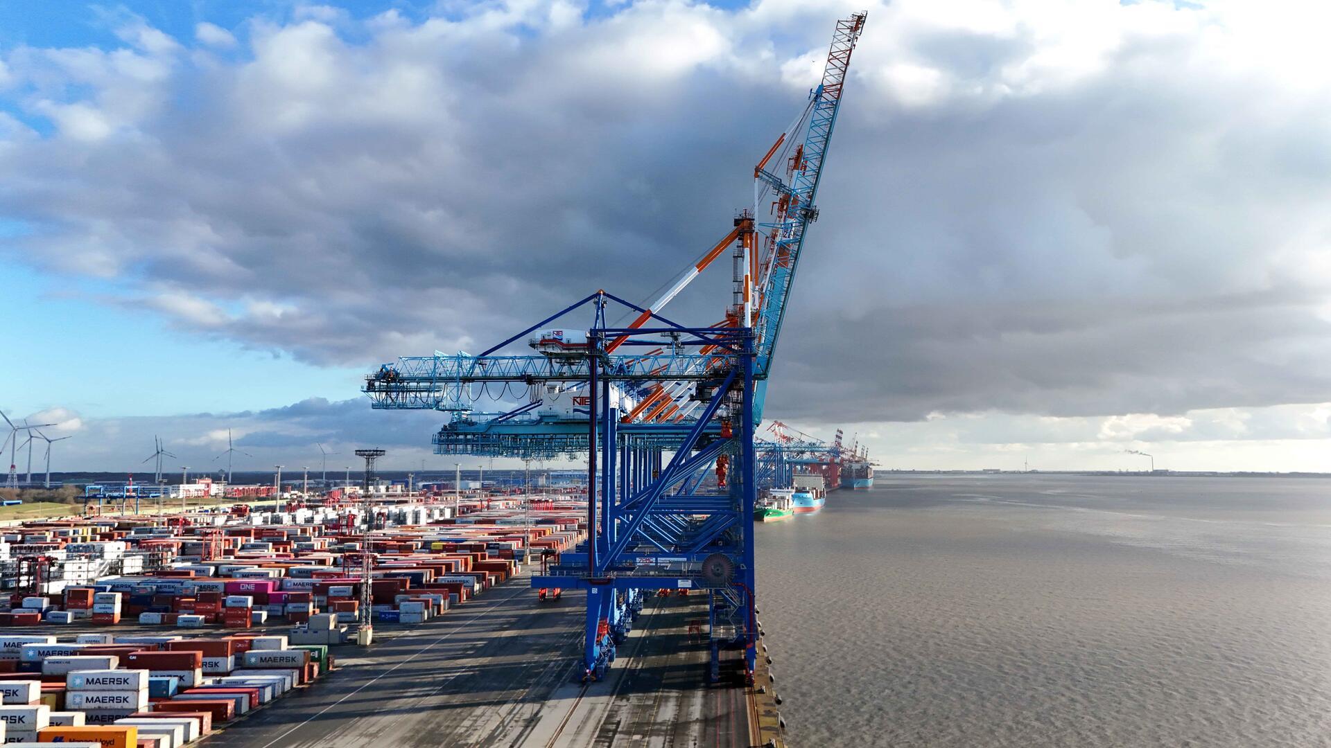 Containerbrücken am Terminal.