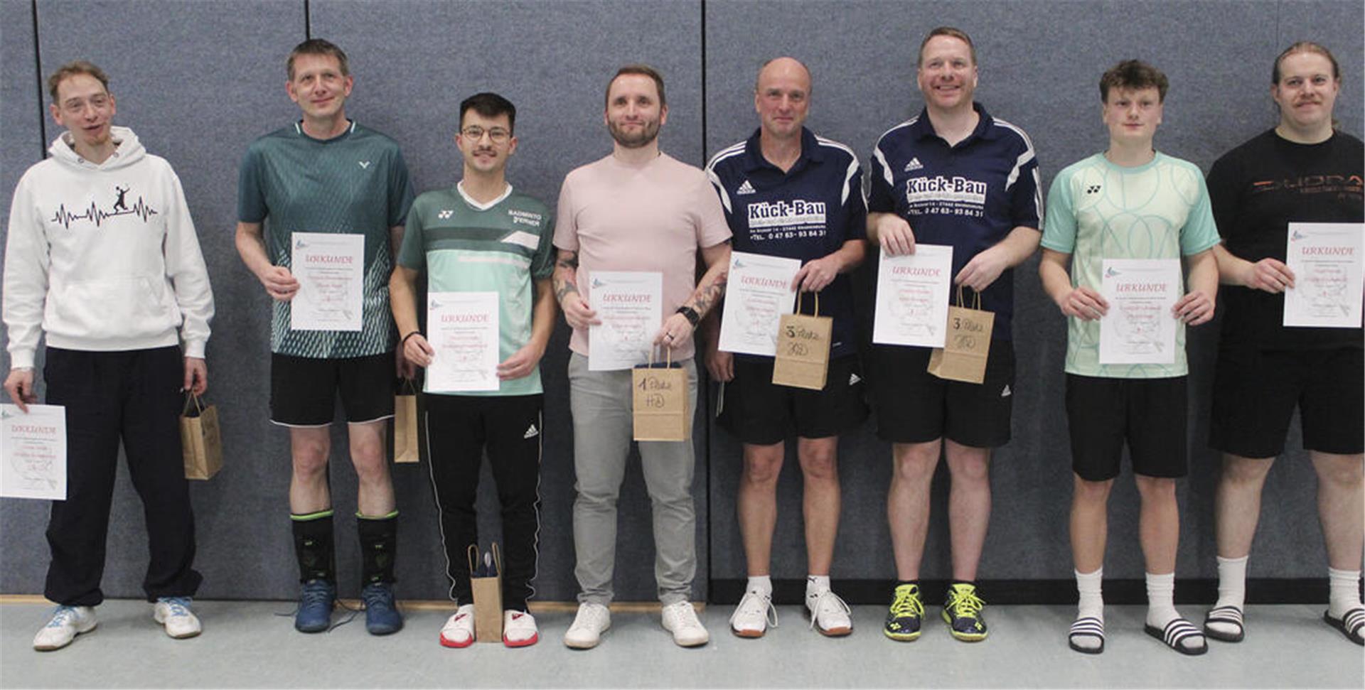 Im Herrendoppel belegten folgende Paarungen die vorderen Plätze: (von links) Oliver Malt/Torsten Bammann (Rang 2); Nico Grosser/Andreas Karnbach (Sieger); Axel Renken/Stefan Meyer (Platz 3) sowie Fridtjof Schmidt/Olaf Porm (Rang 4).