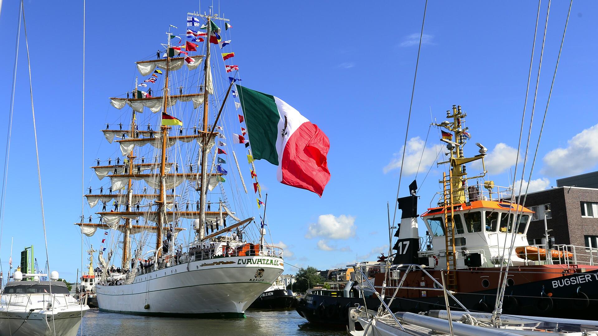 Im Juni 2016 war die „Cuauhtémoc“ zu Gast in Bremerhaven und wurde mit einem Schlepper in in den neuen Hafen gezogen. 