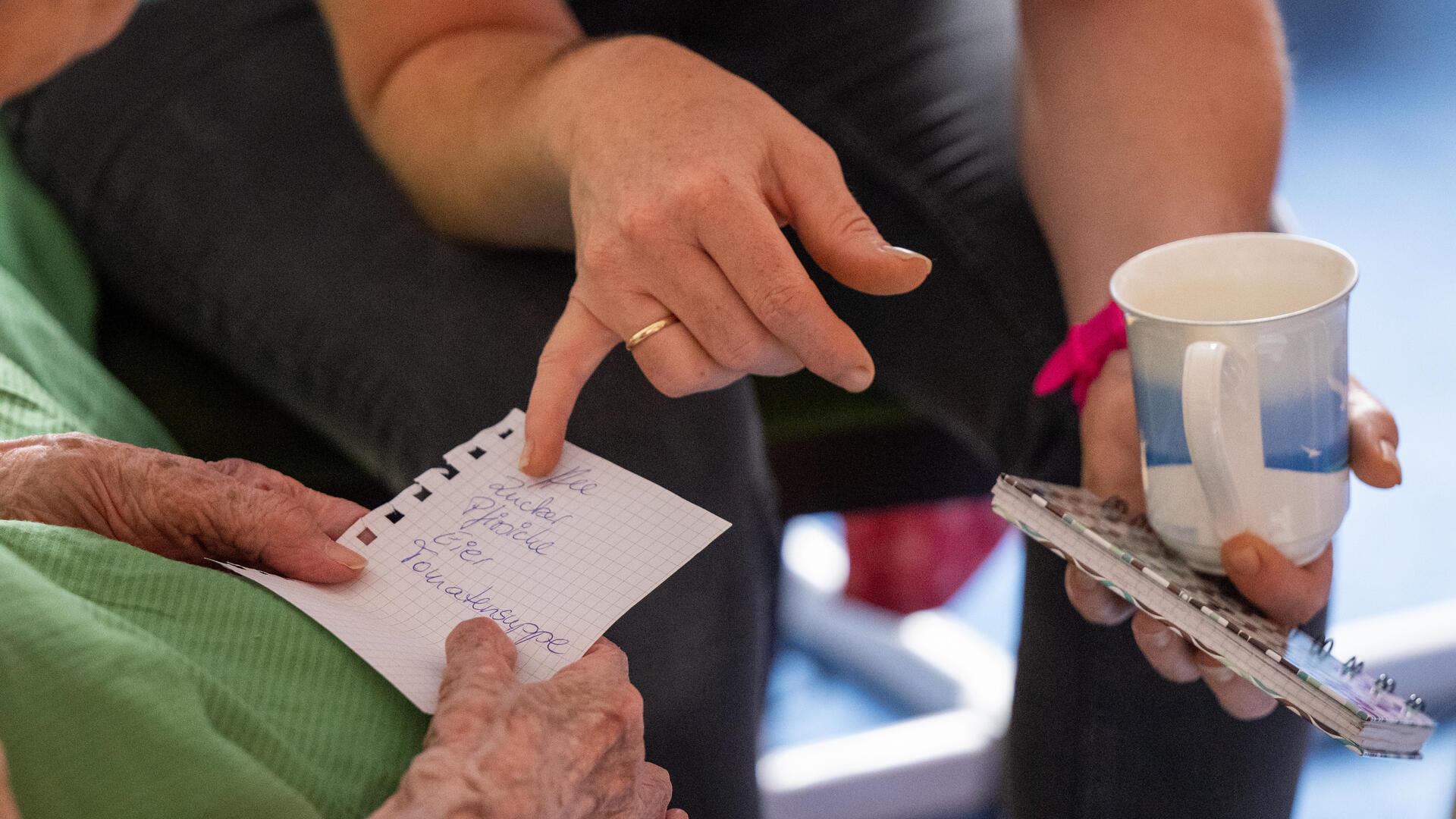 Im Rahmen der im November erscheinenden Neuauflage des Seniorenwegweisers wurden eine Vielzahl von Freizeitangeboten für Seniorinnen und Senioren gesammelt. Mit dieser Auflistung wird erstmals eine zusammenhängende Übersicht für den gesamten Landkreis Rotenburg angeboten.