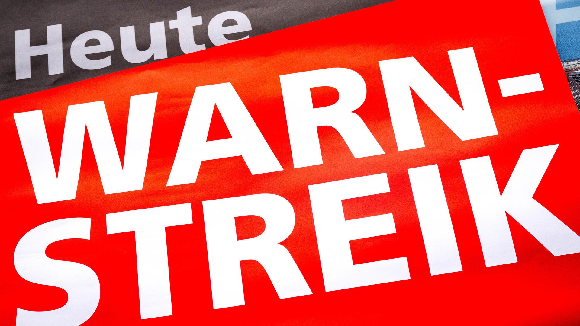 Plakat mit der Aufschrift: Heute Warnstreik