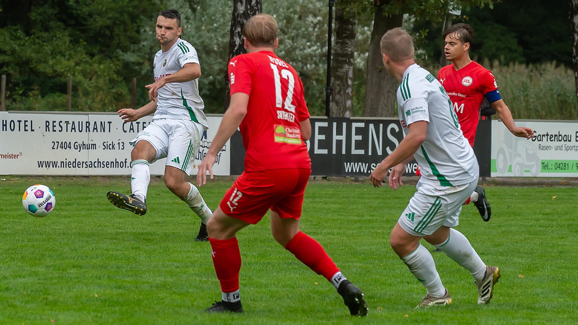 Im letzten Heimspiel gelang es den Heeslingern, hier mit Oliver Warnke, nur selten, die gegnerische Abwehr zu überspielen. Gegen Holthausen/Biene muss das Offensivspiel effektiver werden.