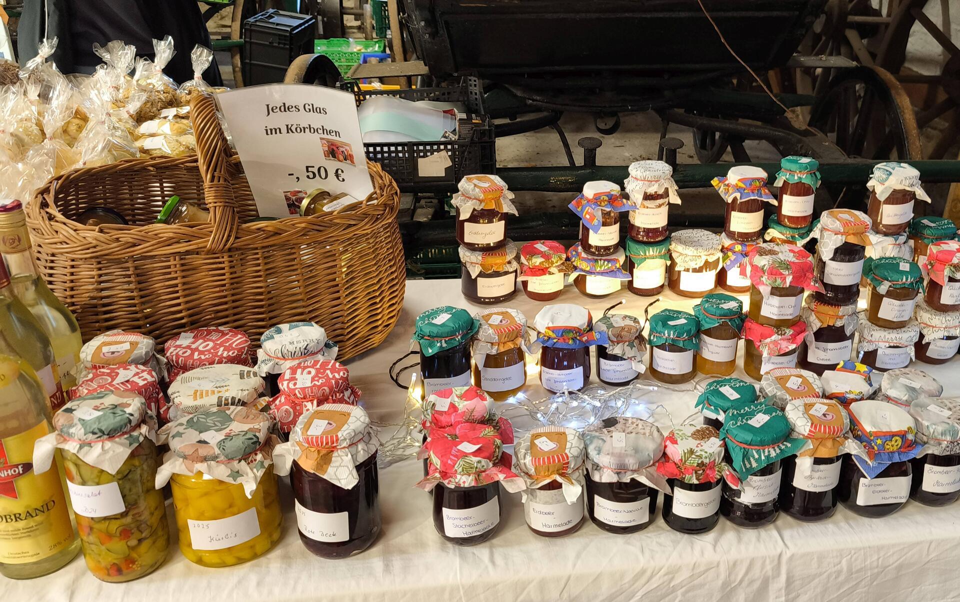 Impressionen vom Herbst- und Weihnachtsmarkt am Wochenende im Marschenhaus. Die ...