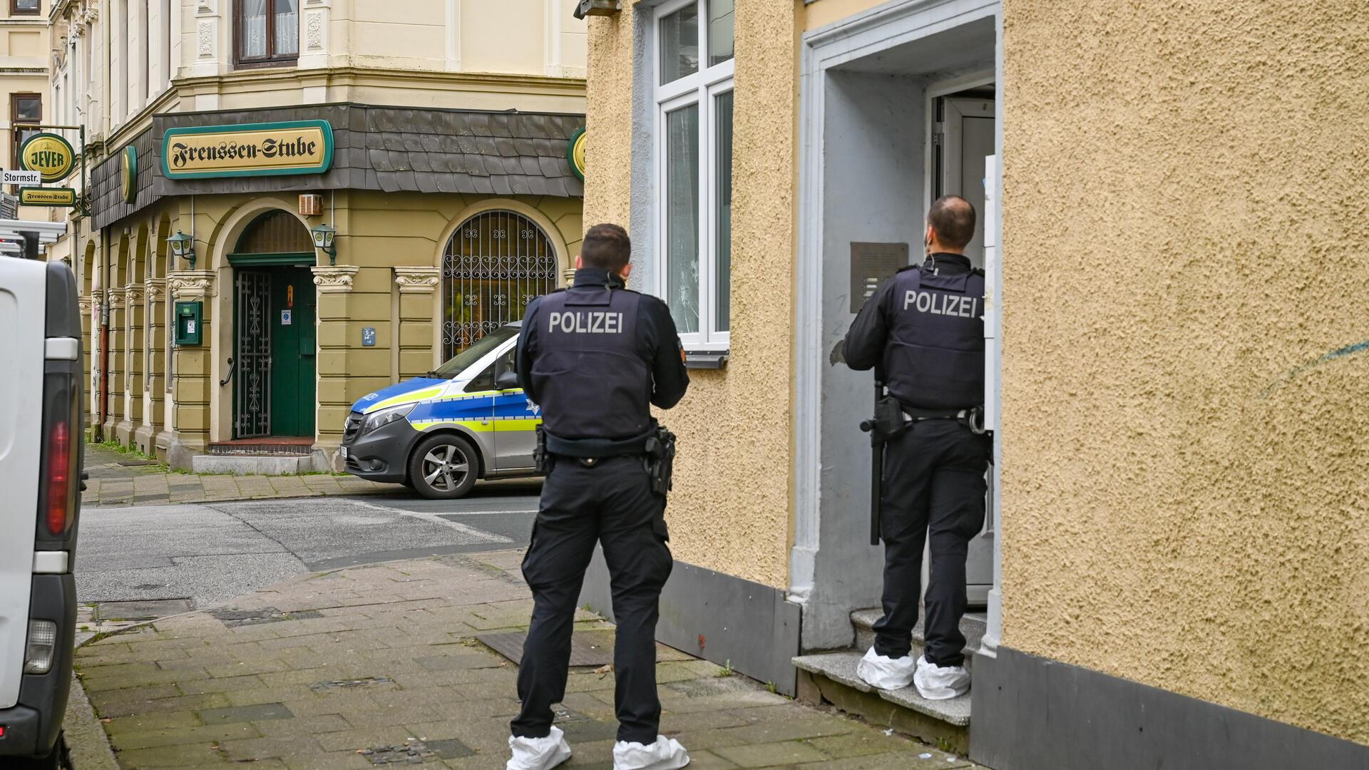 Schüsse auf Gaststätte in Bremerhaven-Lehe - Polizei ermittelt In Bremerhaven-Lehe sind Schüsse gefallen: Ein Lokal in der Frenssenstraße wurde beschossen, verletzt wurde niemand. Die Polizei sucht nach Zeugen.