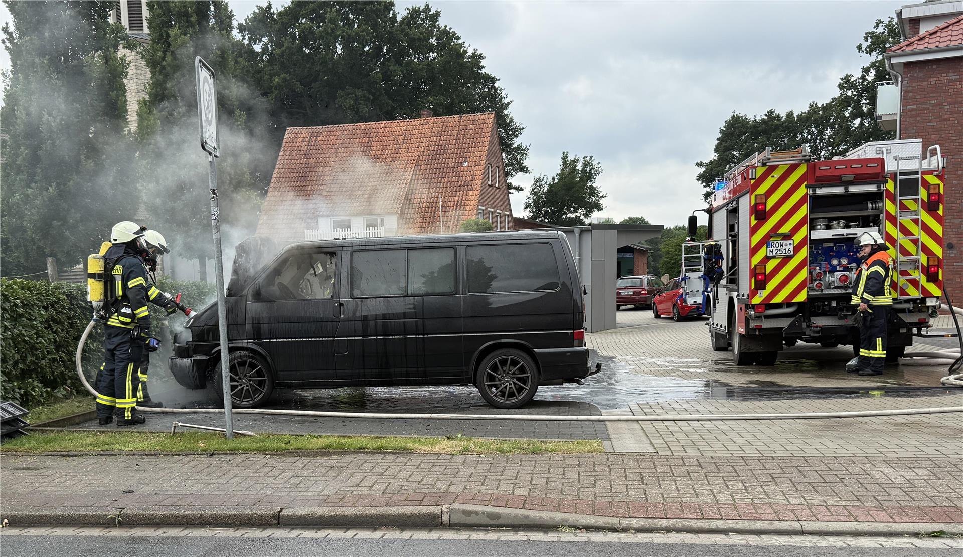 In Elsdorf stand am Donnerstag ein Auto in Flammen.