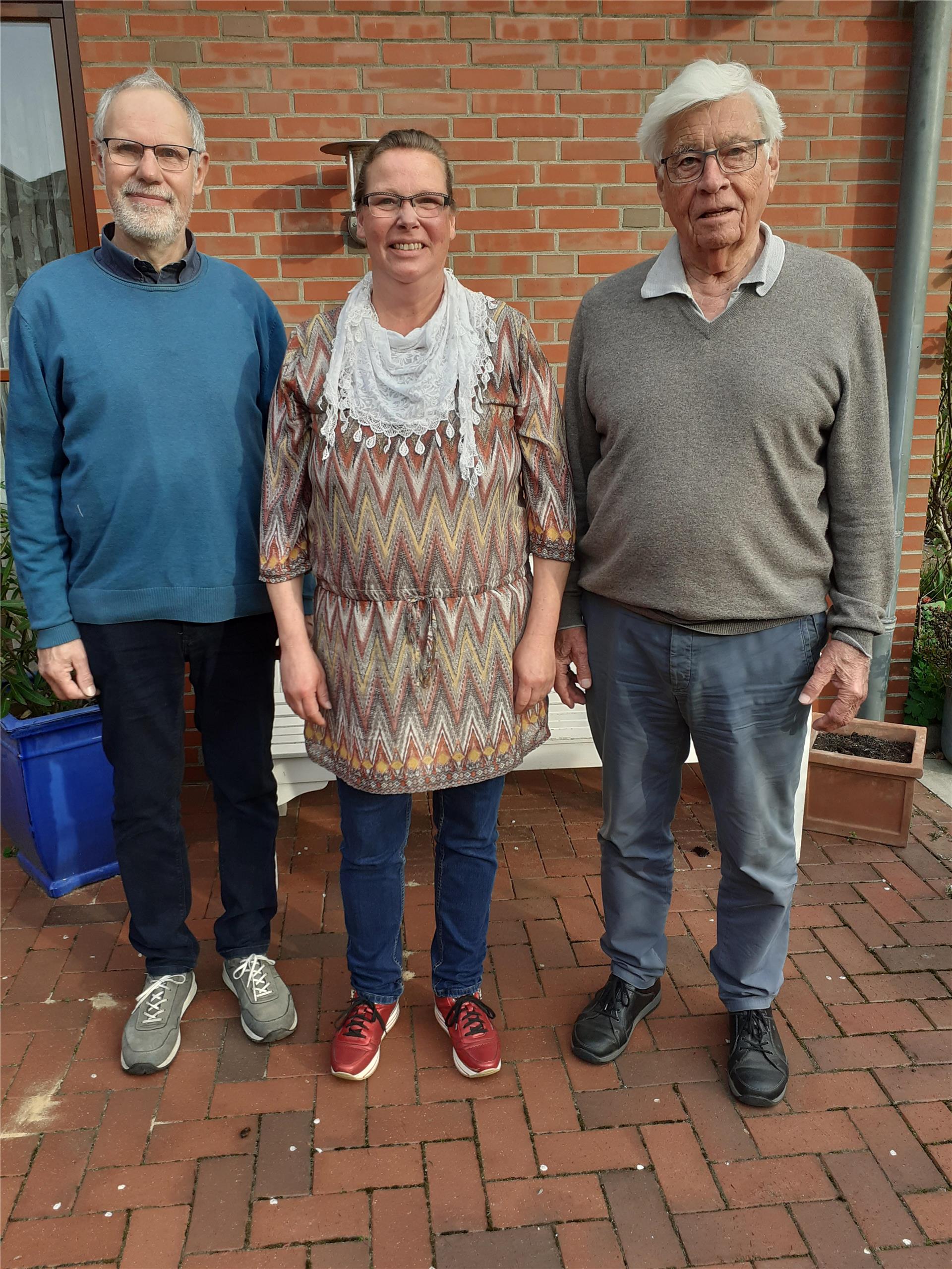 Der Vorstand des Freundeskreis Asyl Zeven-Selsingen: (von links) Hermann Borchers (Schriftführer), Britta Hansen (Kassenwartin), Hartmut Schmidt (Vorsitzender).