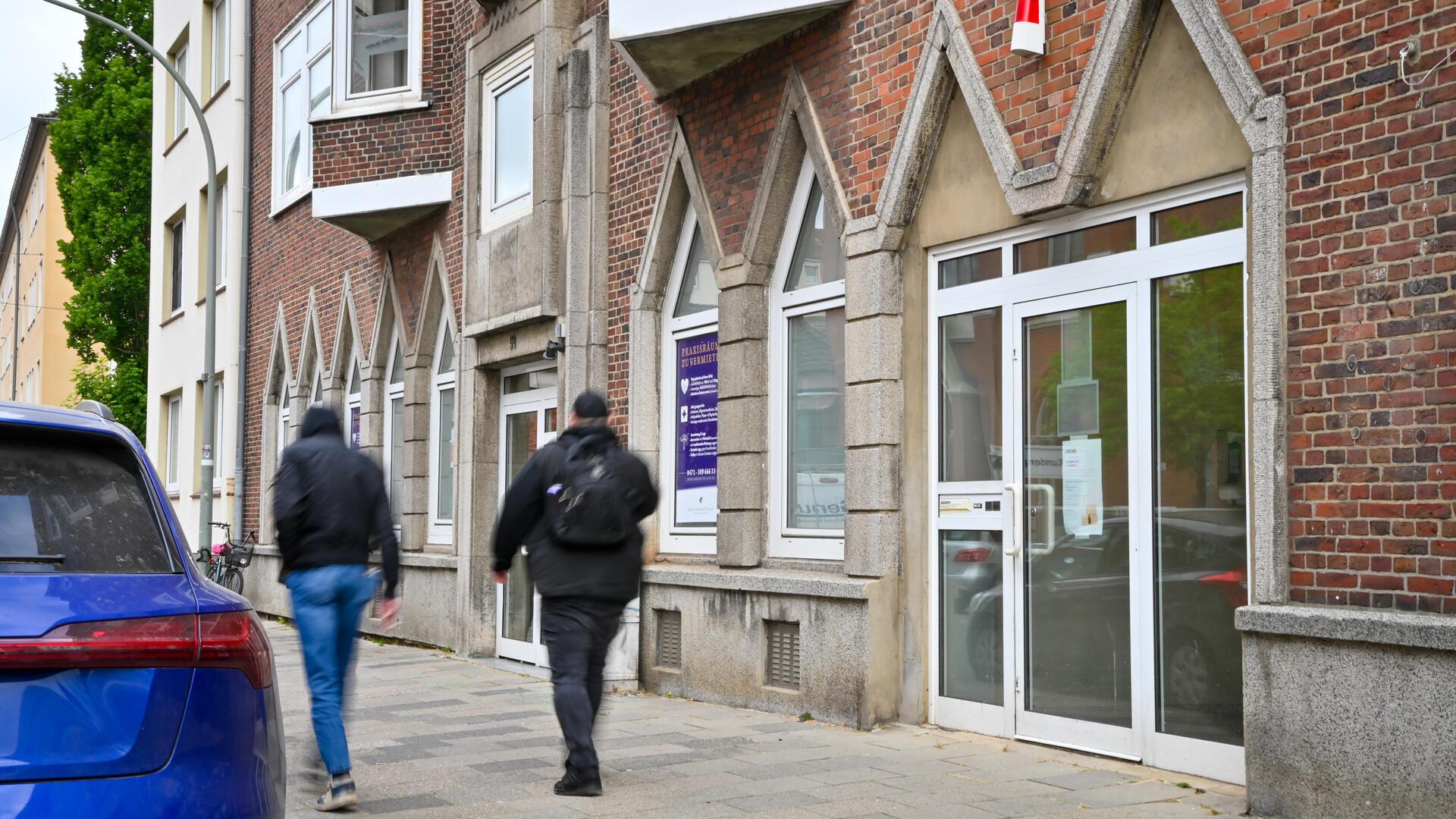 In der Buchtstraße steht ein ehemaliges Ärztehaus zum Verkauf.