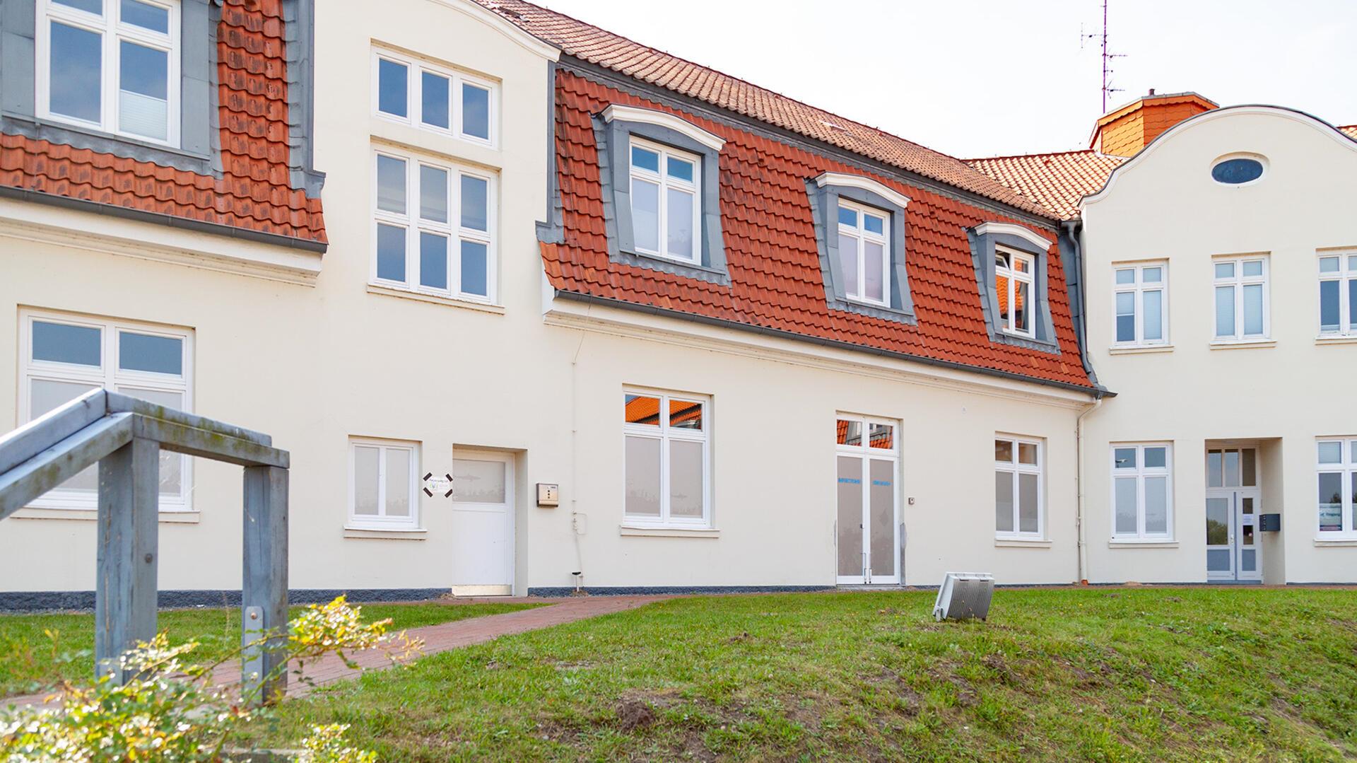In diesem denkmalgeschützten Gebäude in der Nordholzer Ortsmitte wird neben der Praxis "Kinderarzt Cuxland" ab Januar auch die Kinder-und Jugendpsychiaterin Dr. Johanna Katharina Reichel praktizieren.
