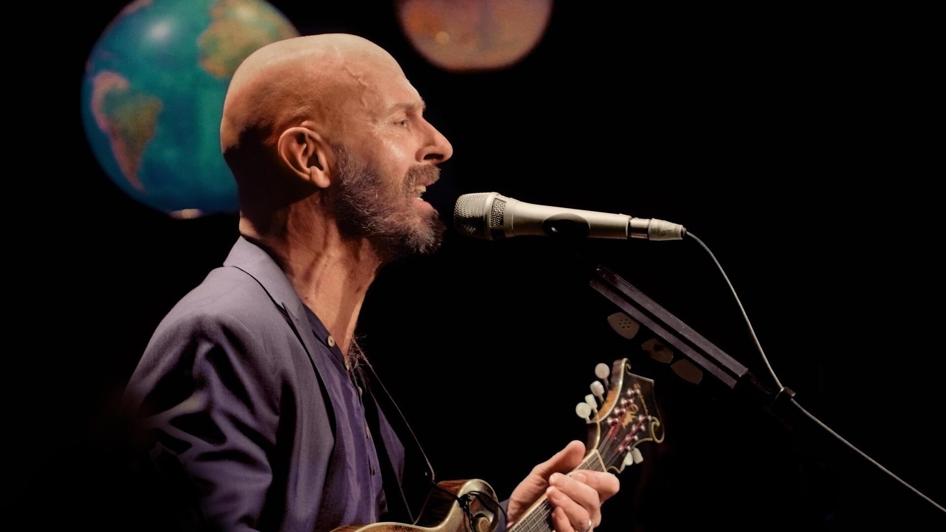Insgesamt acht Events warten auf die Kultur- und Musikfreunde beim diesjährigen Bremervörder Festival „Zwischen den Stühlen“. Unser Foto zeigt Jan Flemming Olsen, der am 1. November um 19.30 Uhr für die Auftaktveranstaltung sorgt.