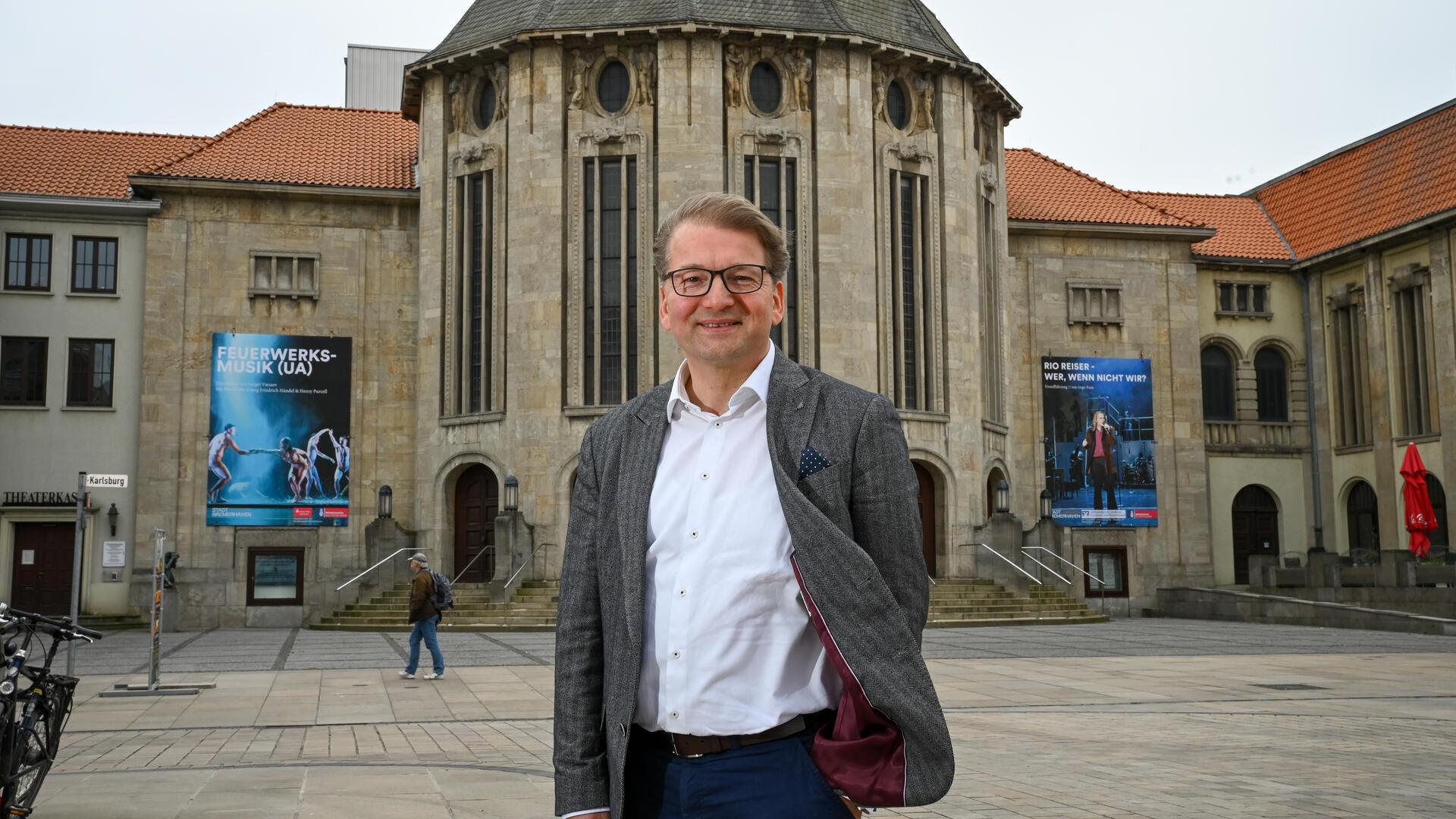 Intendant Lars Tietje weiß noch nicht, wie er die geforderten Sparauflagen der Politik umsetzen soll.