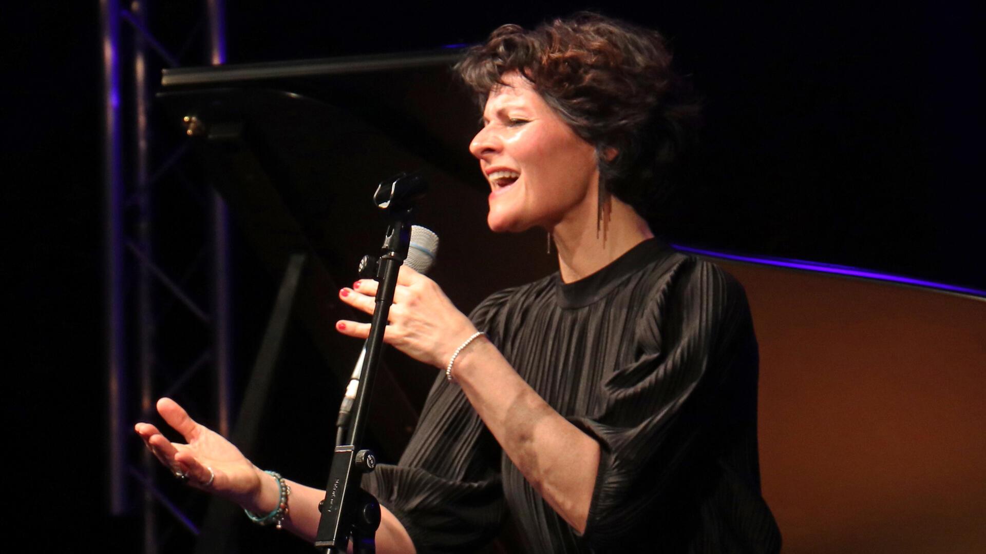 Inzwischen wurde das Konzert abgesagt. Stefanie Boltz kommt doch nicht mit ihrem Programm „Female“ ins Theater im Fischereihafen.