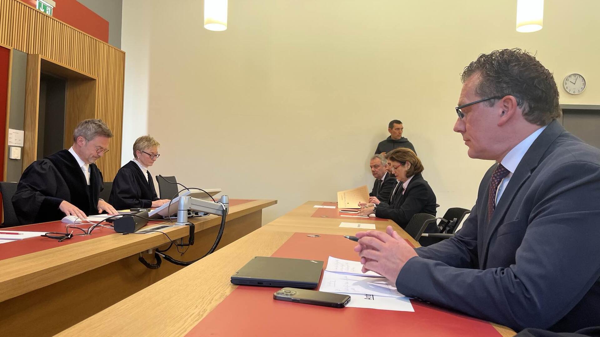 Staatsgerichtshof stärkt Timkes Rechte: Maulkorb aufgehoben
