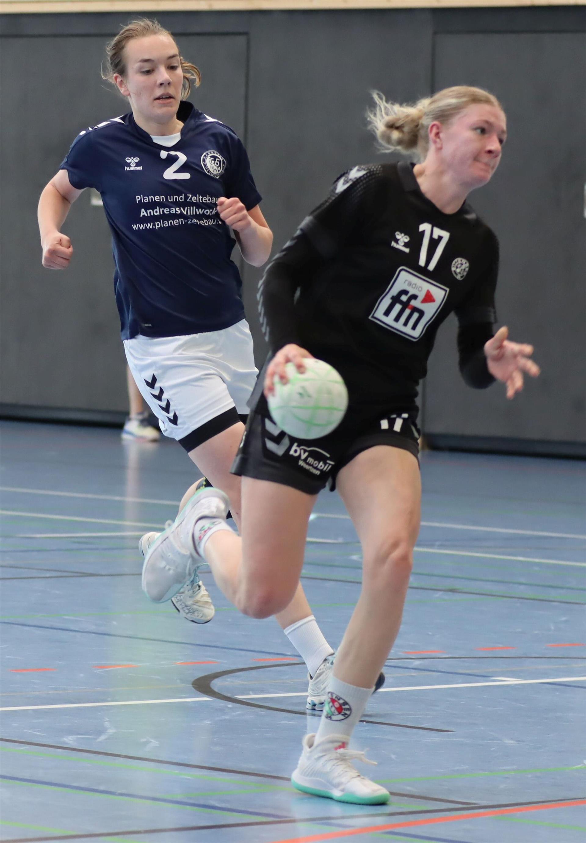 Jana Pauline Lehr war für die Gäste nur schwer zu halten, erzielt hier einen ihrer insgesamt sechs Treffer für Sittensen.