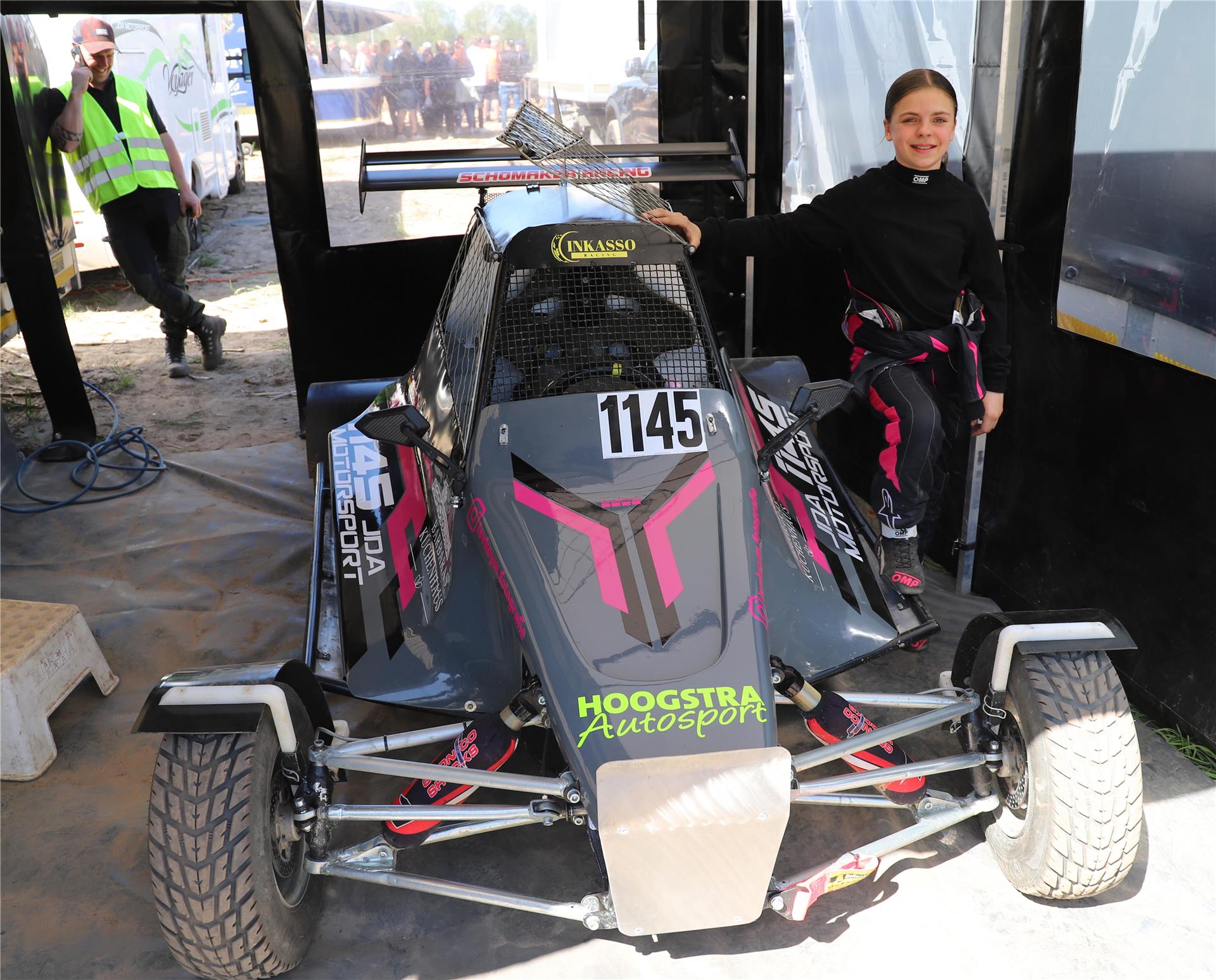 Jette Mehrens mit ihrem Junior Buggy, ausgestattet mit einem 500 Kubikzentimeter Honda-Motor und mit einer Leistung von 61 PS.