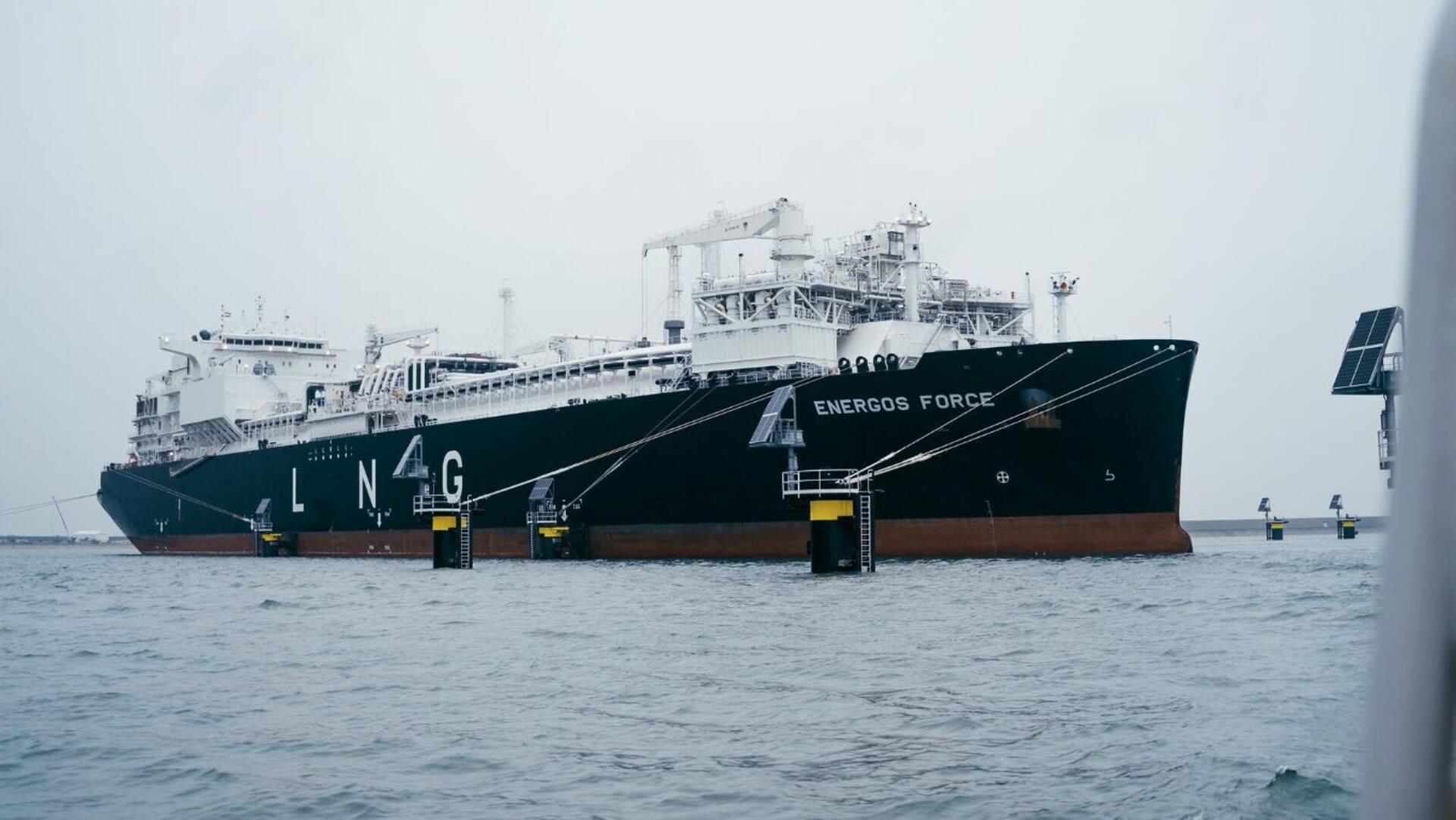 Jetzt geht sie in Skagen auf Reede. Dabei sollte die Energos Force (früher Transgas Force) eigentlich längst in Stade als schwimmendes LNG-Terminal in Betrieb sein.