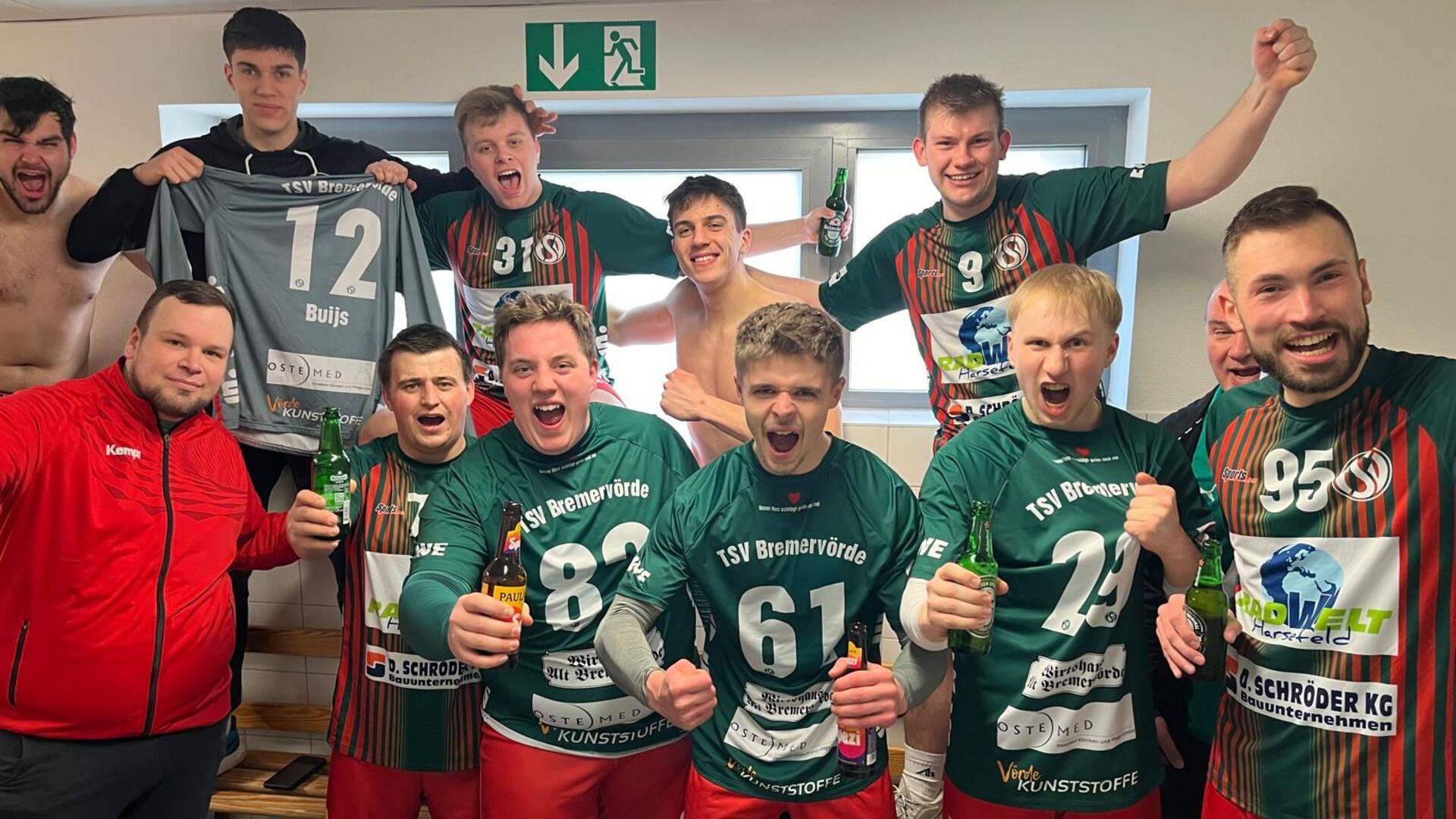 Jubel nach dem Spiel: Der TSV Bremervörde II gewann am Sonntag beim MTV Tostedt.