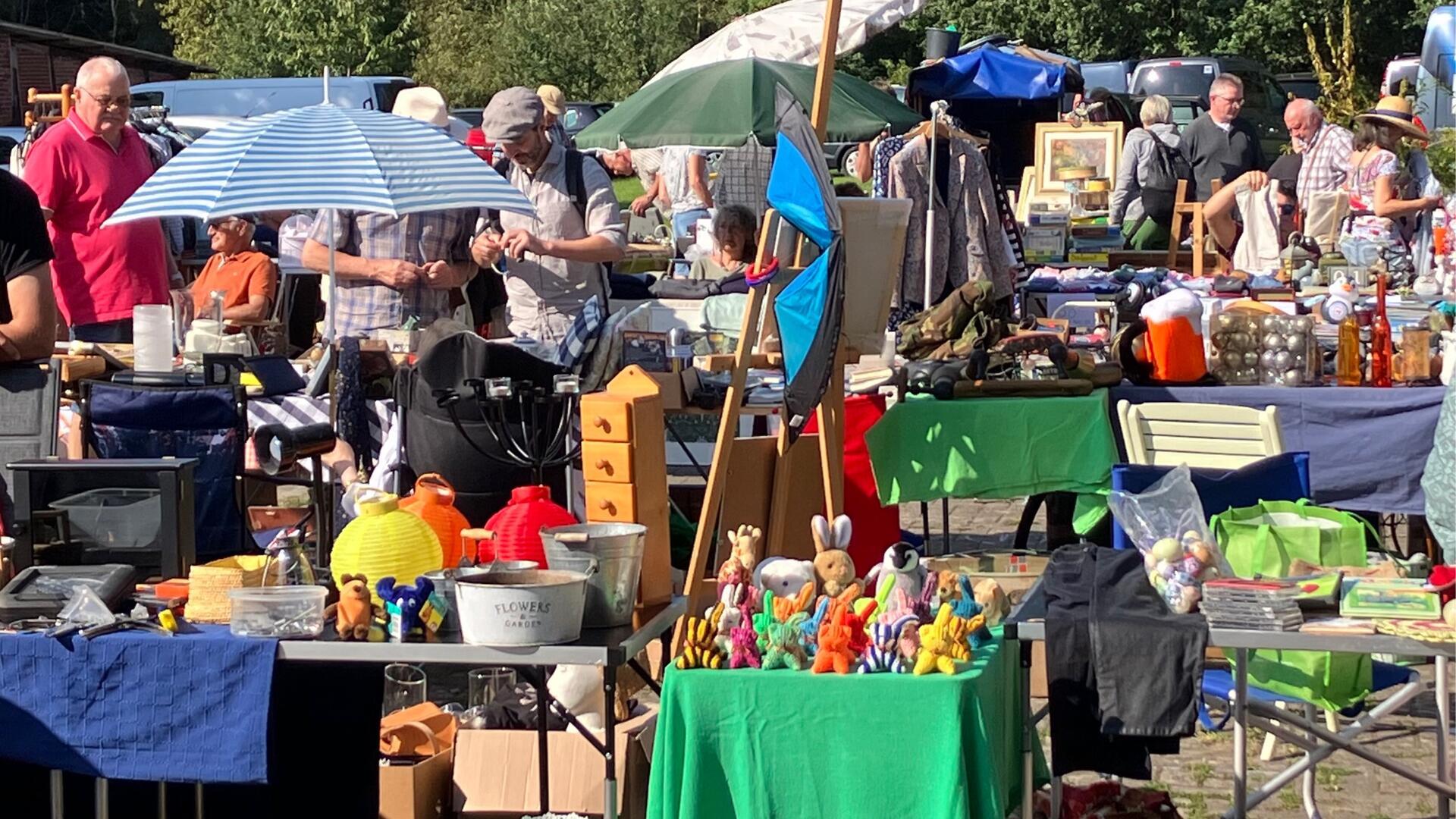 Jüngste Erfolgsgeschichte des Cultimo: der traditionelle Flohmarkt auf dem Außengelände. Doch damit Kulturschiff im Moor weiter auf Kurs bleibt, braucht es viele Helferinnen und Helfer. Der Vorstand appelliert deshalb an alle Kulturfreunde, sich als „Küchenhelden“ im ehrenamtlichen Team einzubringen.