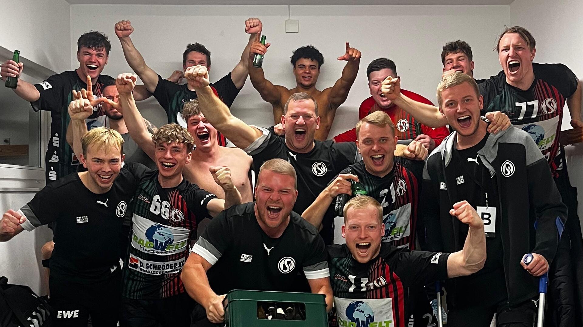 Bremervördes Coach sieht Vulkanausbruch in Neerstedt Kabinenjubel: Bremervördes Handballer feiern ihren Sieg in Neerstedt. Die Party-Fortsetzung folgte am Sonntag im Bayernzelt auf dem Bremer Freimarkt.