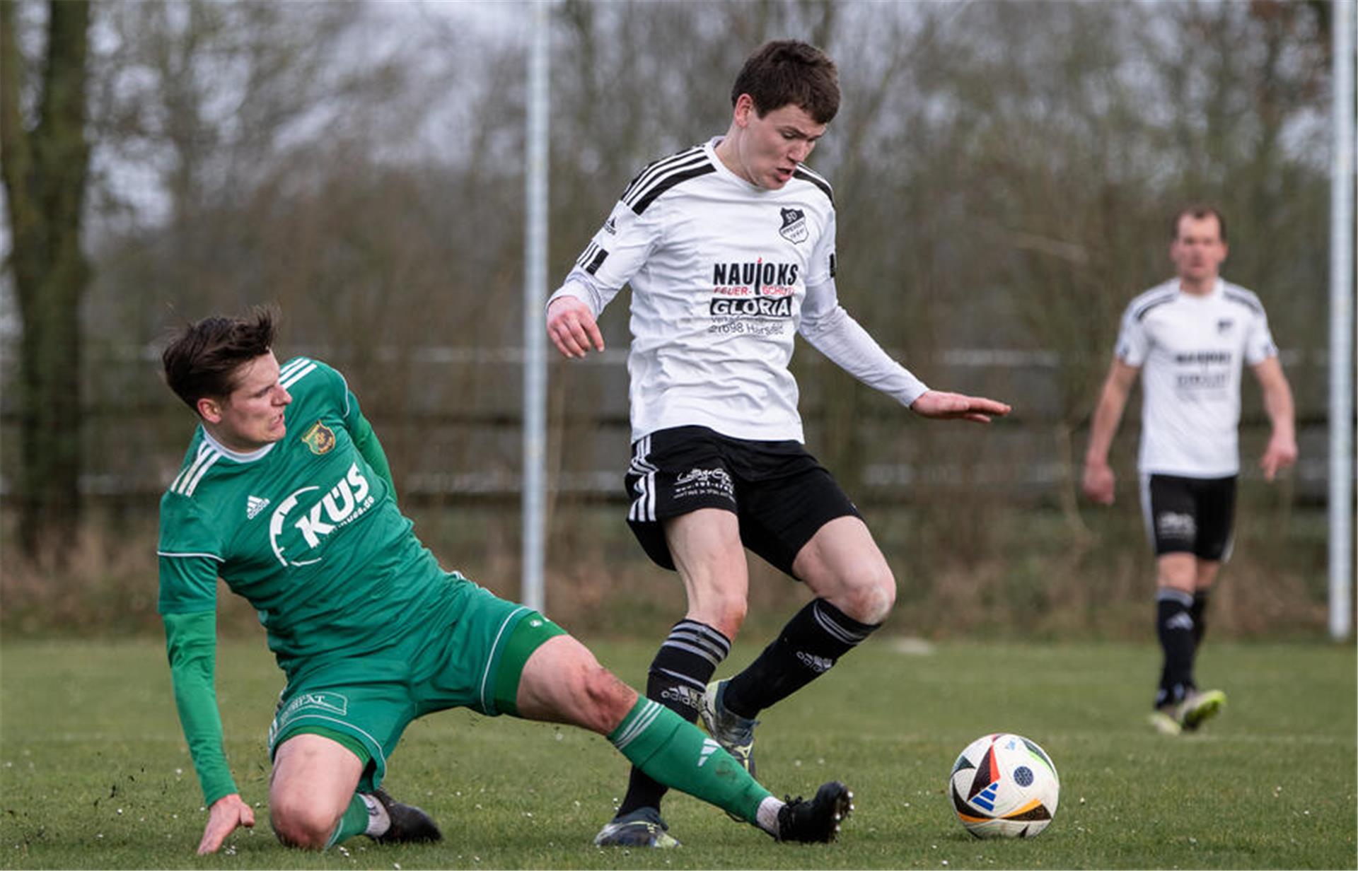 Keno Enghard (links, in einer Partie gegen Ippensen) markierte gegen Worpswede das 2:0 für den Heeslinger SC II.