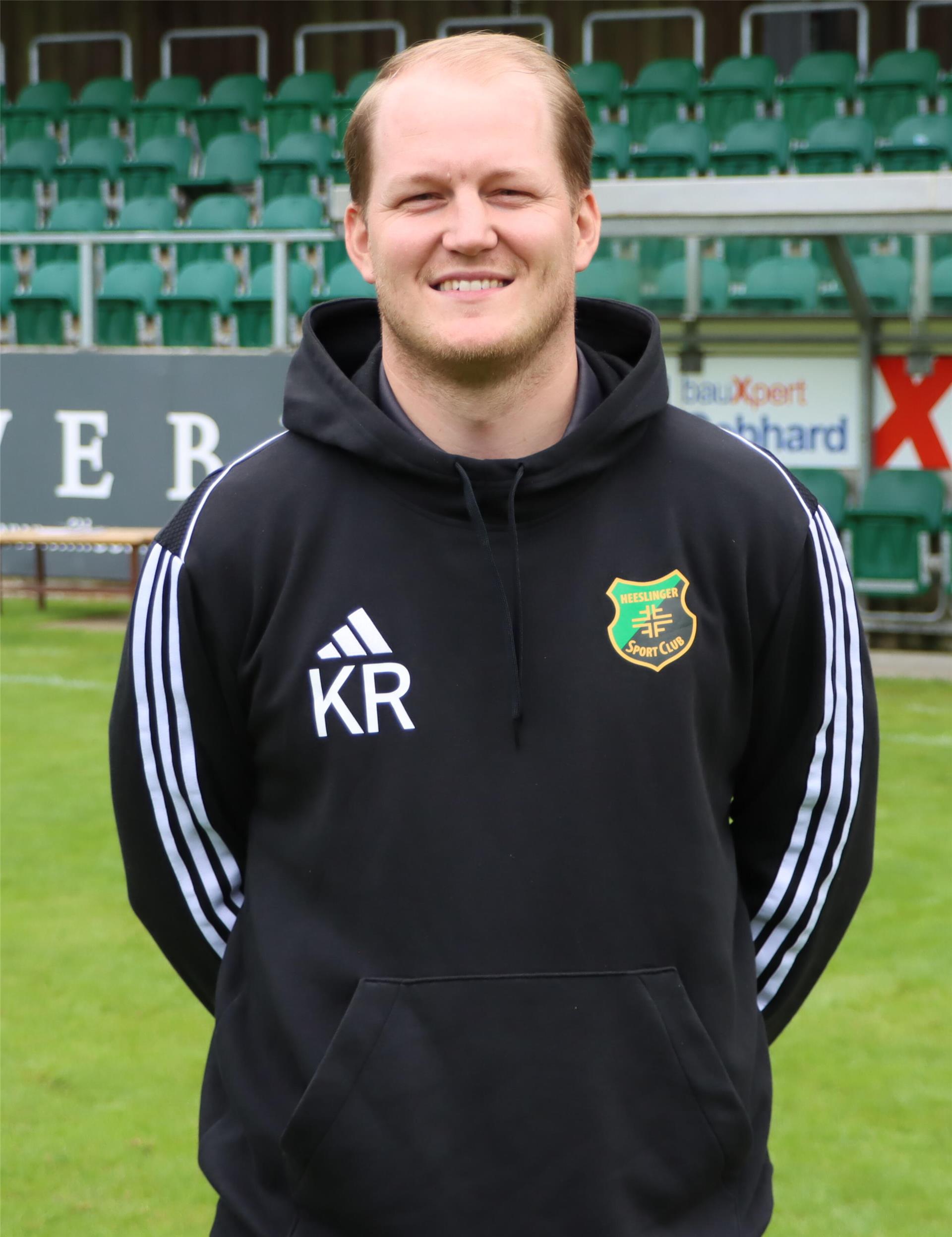 Kevin Rehling hat selbst einige Hundert Spiele in der Oberliga absolviert, bringt diese Erfahrung jetzt in seine Arbeit als Teammanager ein.