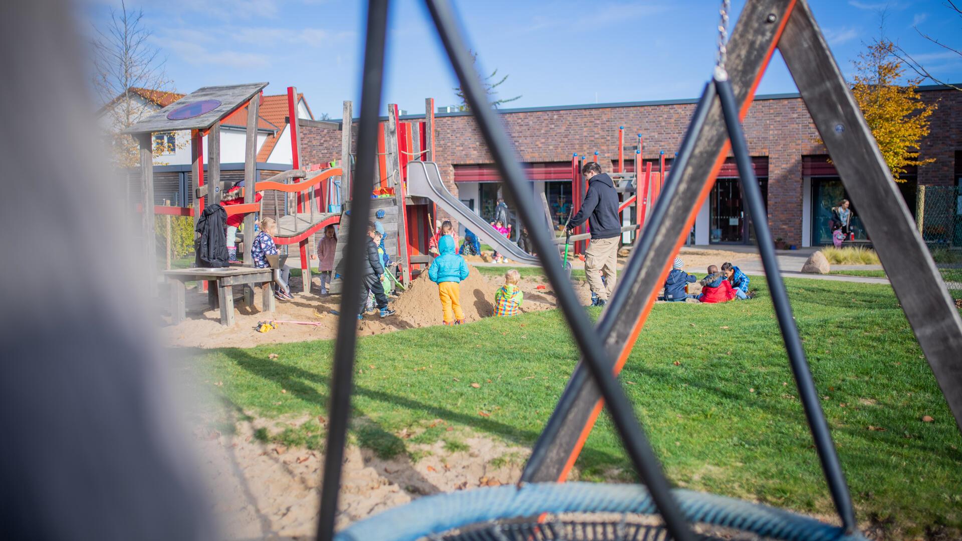 Spielende Kinder in der Kita Voßstraße.