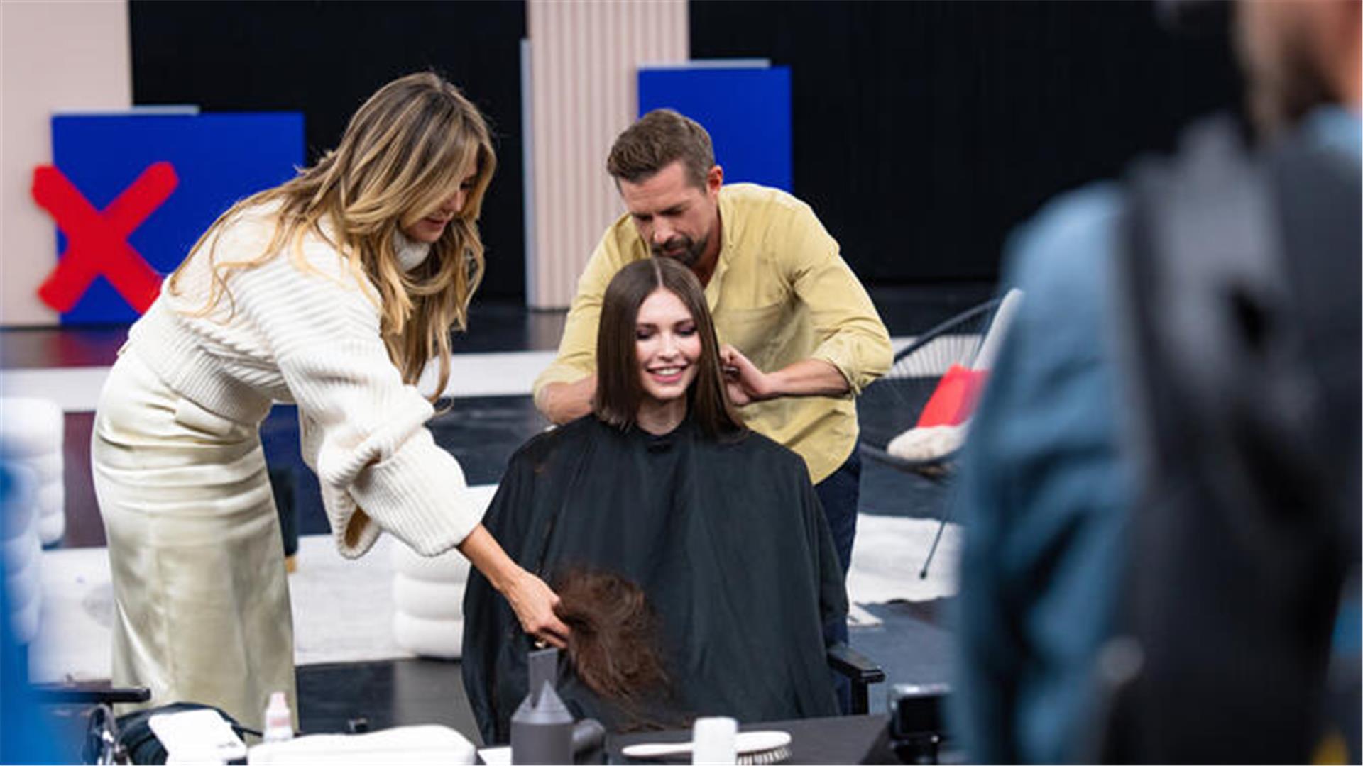 Eine Szene vom Umstyling bei Germanys Next Topmodel. Am Donnerstag bekommen die Teilnehmerinnen wieder einen neuen Look verpasst.