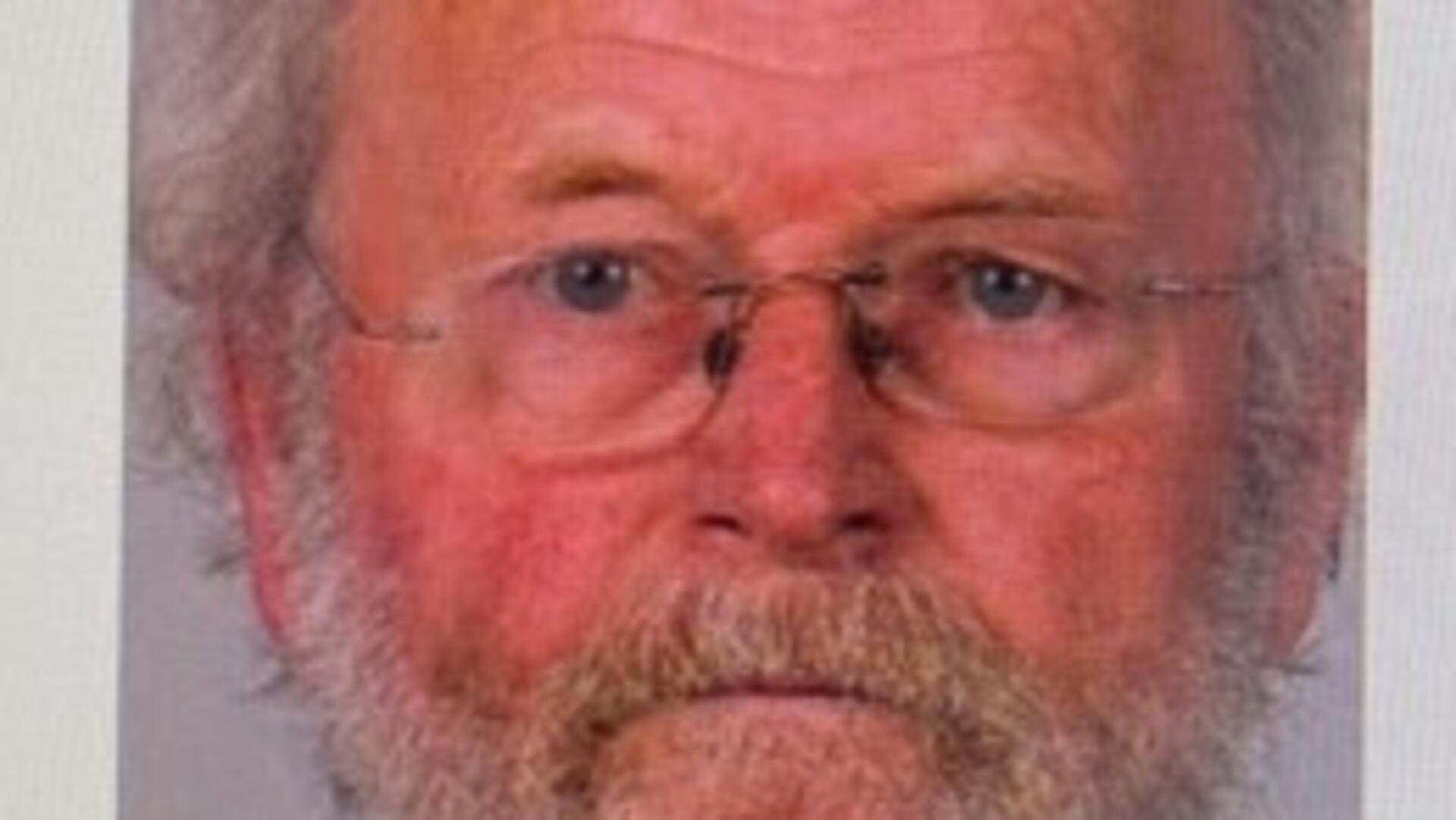 Ein Mann mit Brille