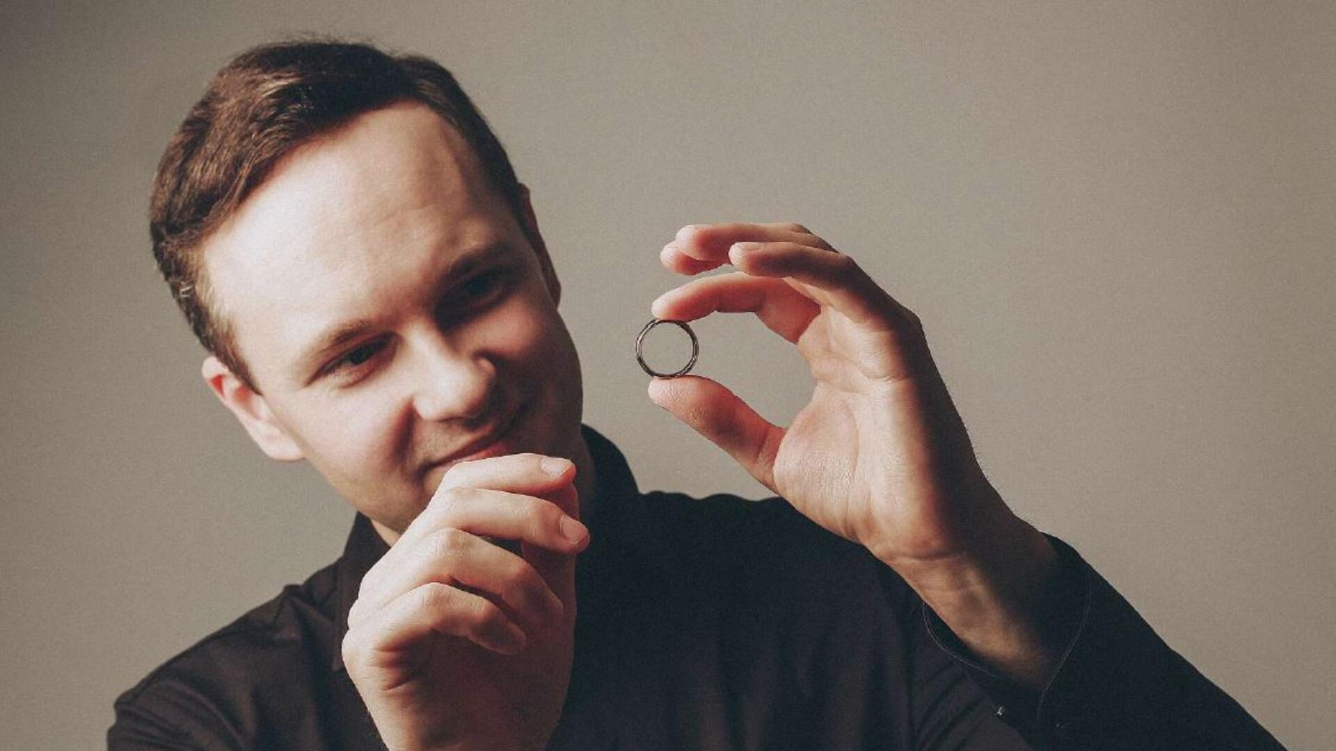 Konstantin Zvyagin: Seine rege Konzerttätigkeit als Solist und Mitglied des Trios „SpiegelBild“ führte ihn zu zahlreichen Solo- und Kammermusikkonzerten in Irland, Polen, Deutschland, Schweden, den USA, Frankreich, Italien, Spanien, Israel und Russland. In Deutschland ist er regelmäßig in der Konzertreihe „Weltklassik am Klavier“ zu hören.