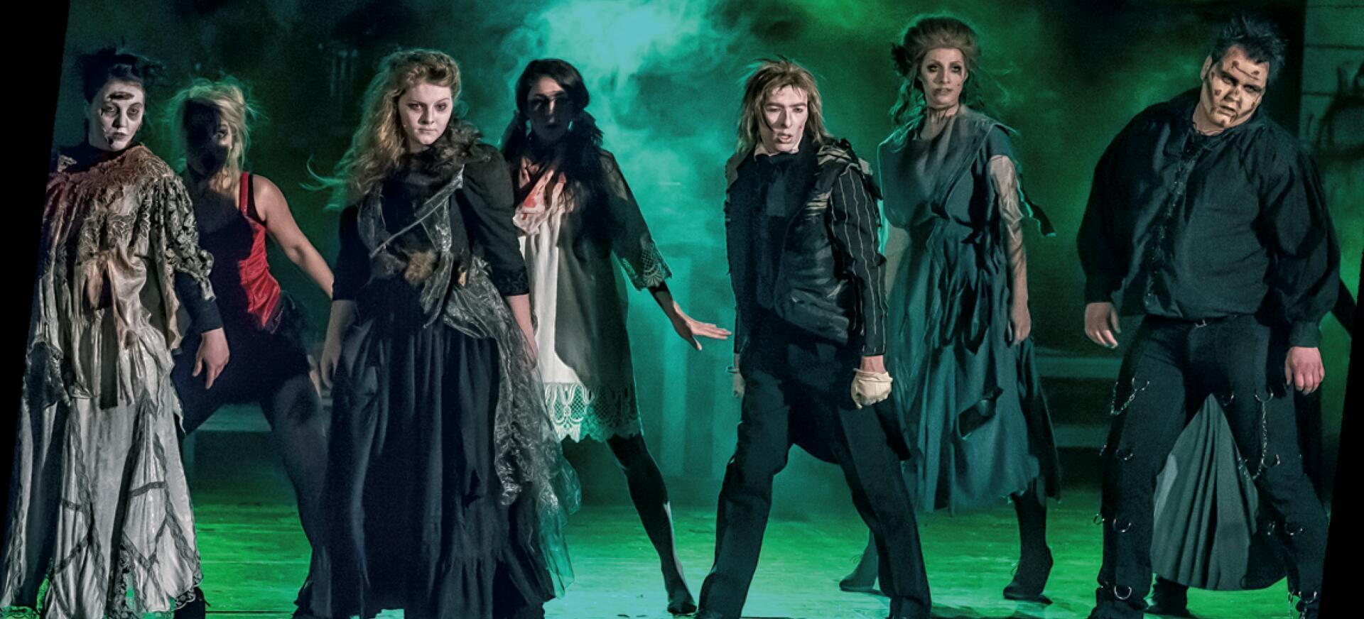 Konzert und Fete an Halloween in Wilstedt: Musicaldarsteller und Sänger erzeugen Gruselstimmung.
