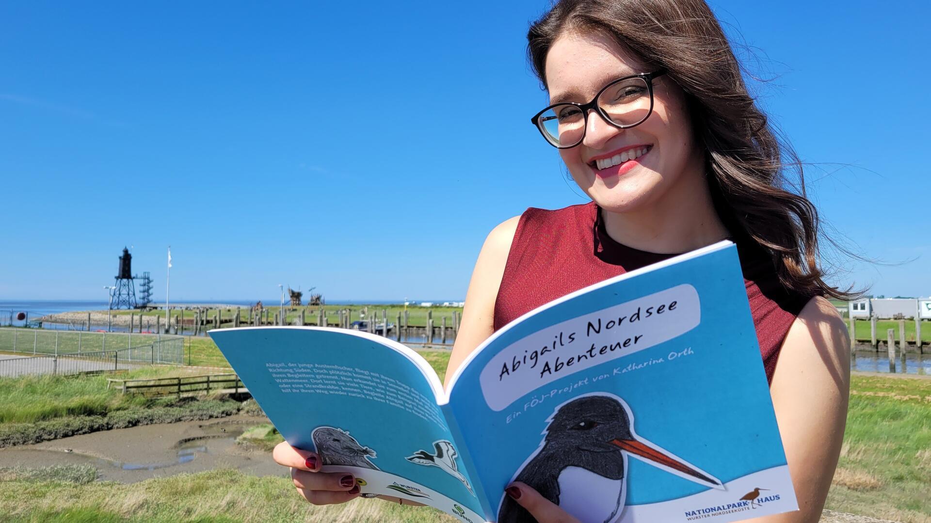 Kreativ und naturbegeistert: Katharina Orth hat ein freiwilligen ökologischen Jahres im Nationalpark-Haus Wurster Nordseeküste absolviert und ganz nebenbei ein Buch geschrieben.