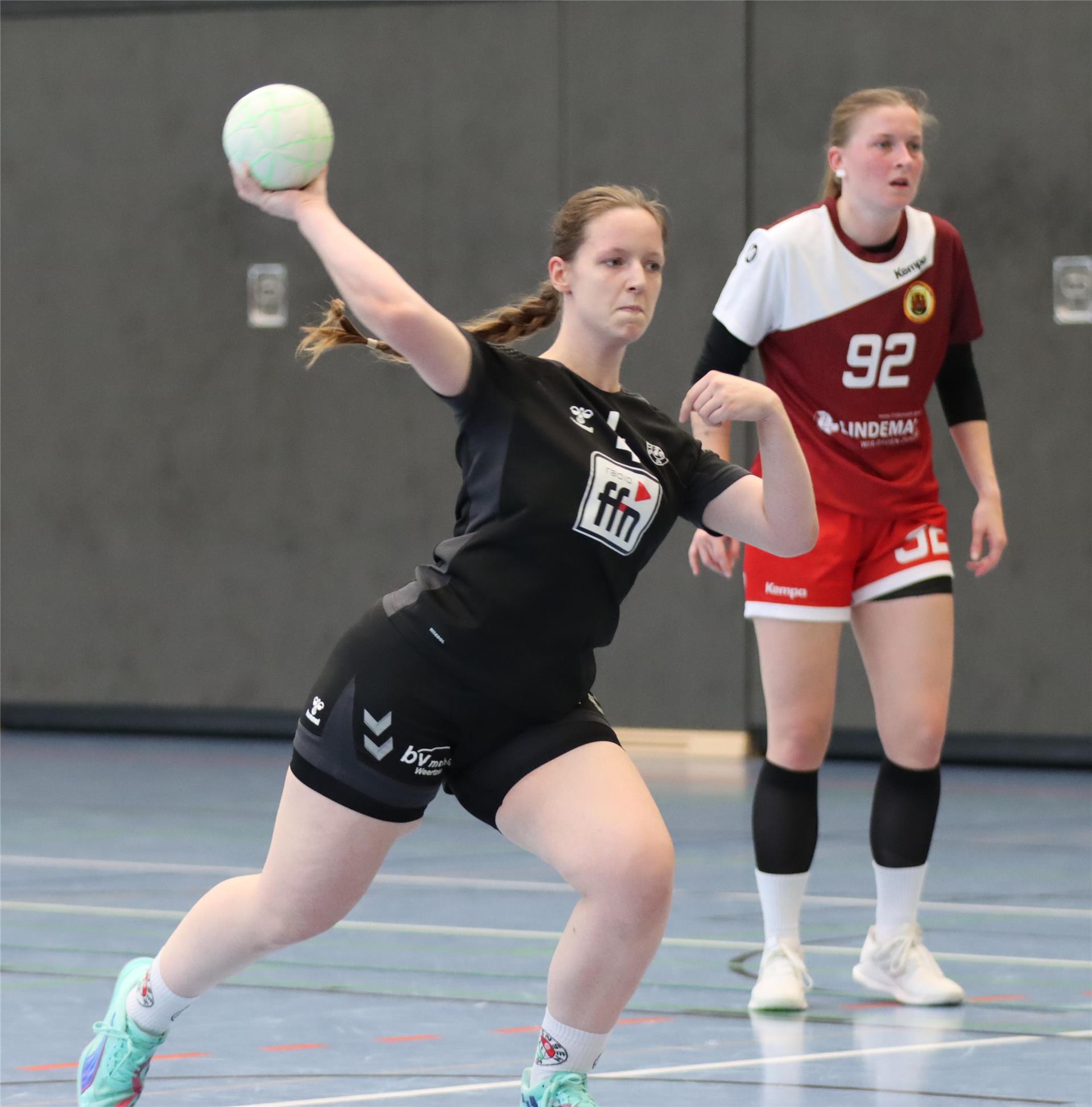 Sittenser Handballerinnen verlieren einen sicher geglaubten Punkt Lea Petersen verwandelte ihre zwei Sieben-Meter-Würfe sicher, warf insgesamt vier Tore.