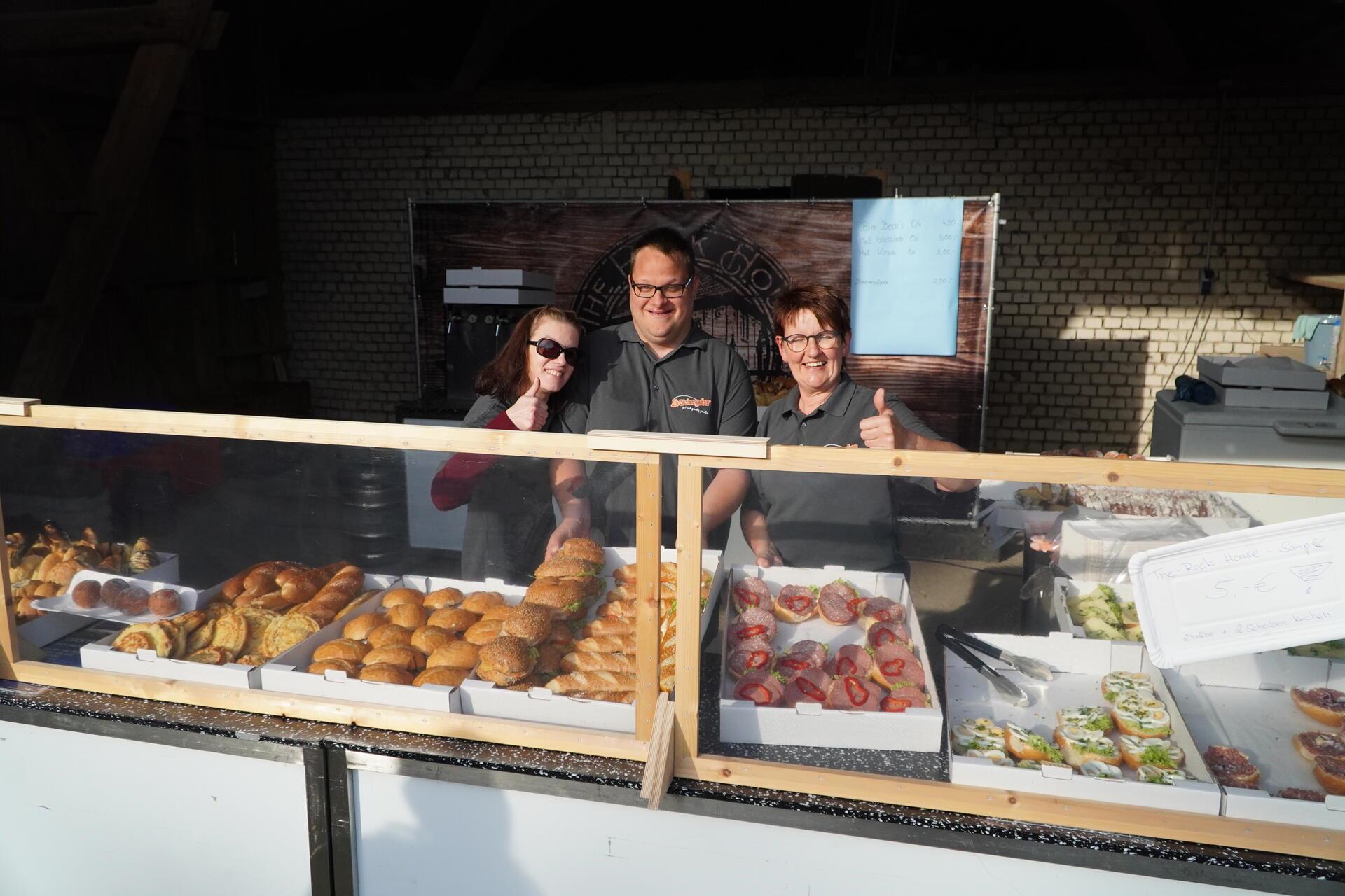 Lecker Brötchen und Kuchen vom Brötchengeber.