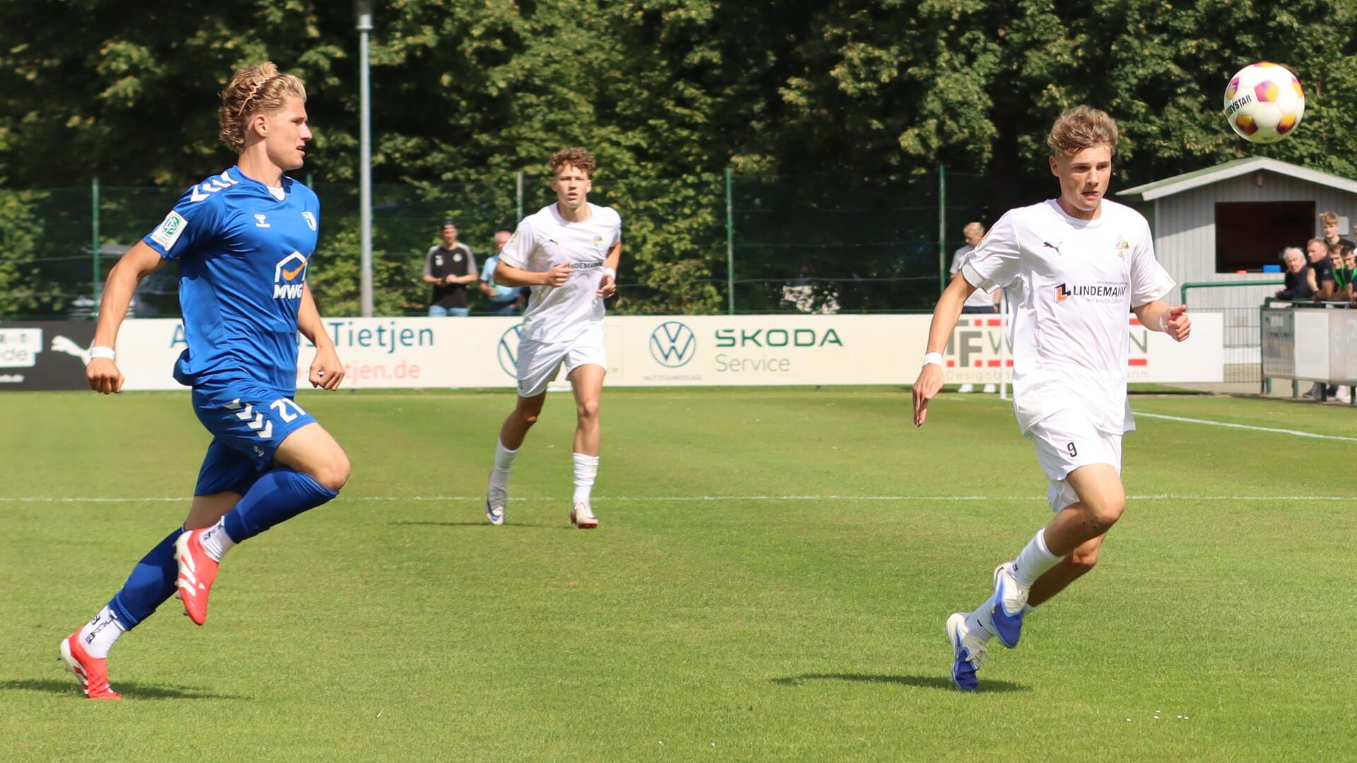 Lenn Pauly (rechts) erzielte beim Kantersieg gegen Altona 93 drei Treffer.