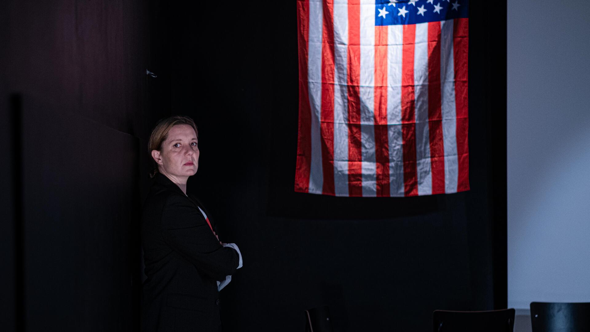 Mara Widmann spielt die Hauptrolle in „Die Zwölf Geschworenen“. Sie liefere ein „Bravourstück der Schauspielkunst“ lobte die Süddeutsche Zeitung die Schauspielerin in der Inszenierung des Zentraltheaters, das mit seinem Gastspiel gleich zu Beginn des Jahres ein kulturelles Highlight setzt.