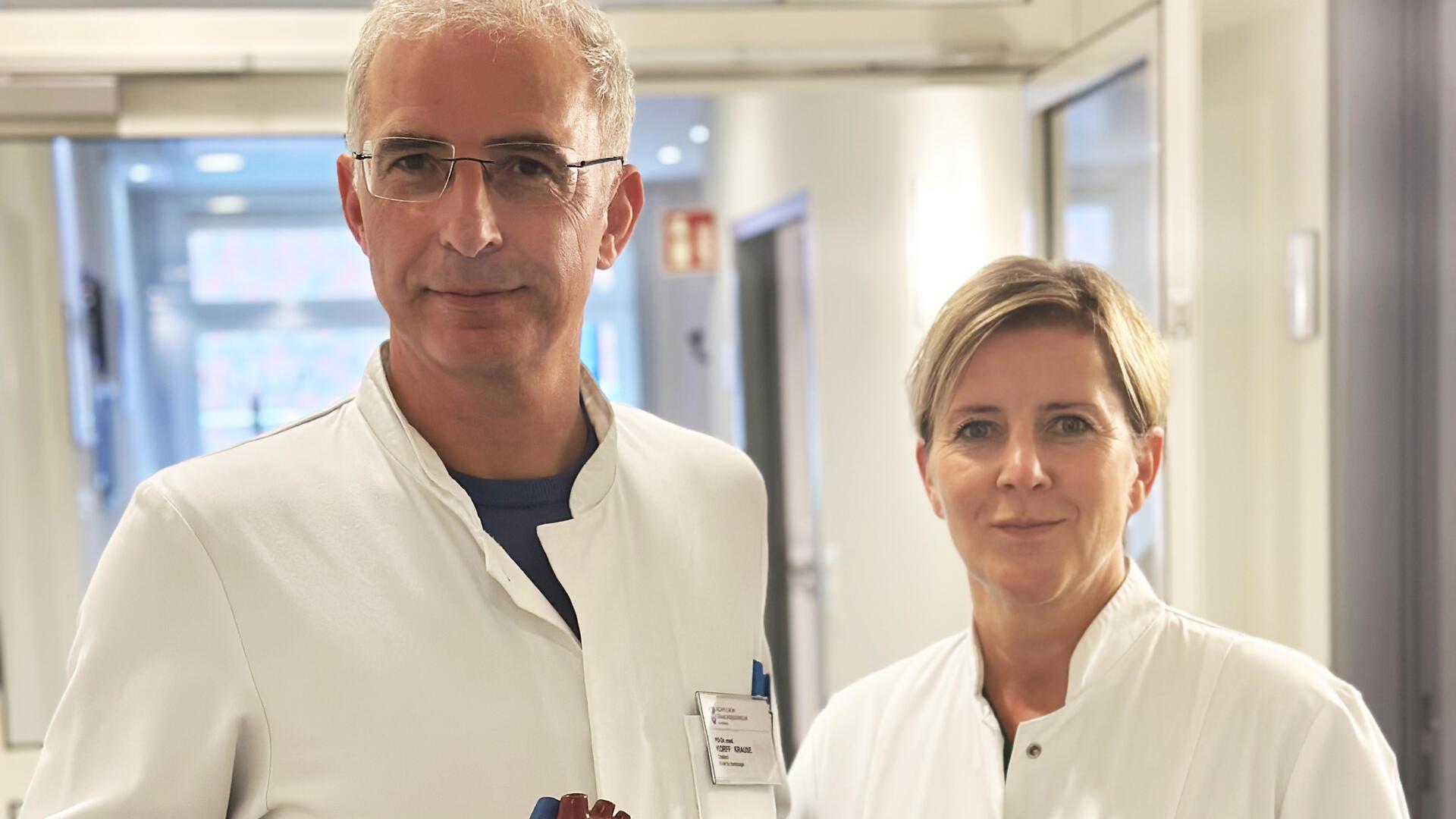 Maren Witt (rechts), Oberärztin, und Priv.-Doz. Dr. Korff Krause, Chefarzt der Klinik für Kardiologie im Diakonieklinikum.