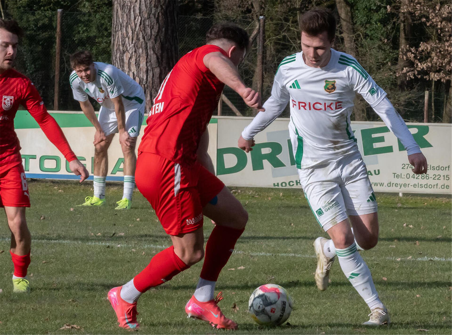Maxi Köhnken (rechts) erzielte zu Beginn der zweiten Halbzeit das wichtige 1:0 für sein Team.
