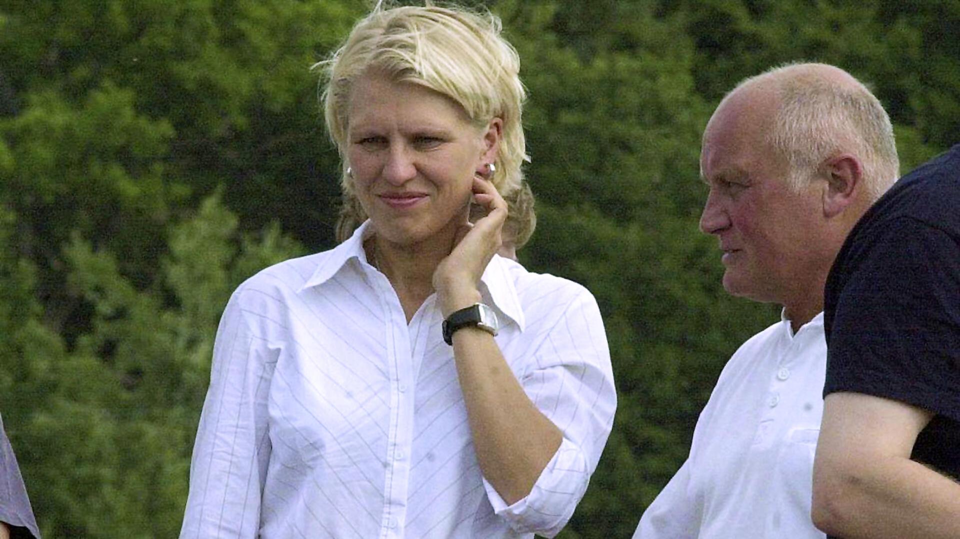Mehr als 20 Jahre ist das her: Doris Fitschen 2003 beim Länderspiel der U 19-Juniorinnen gegen Kanada in Rotenburg, zusammen mit ihrem Entdecker Fritz Rathjen.
