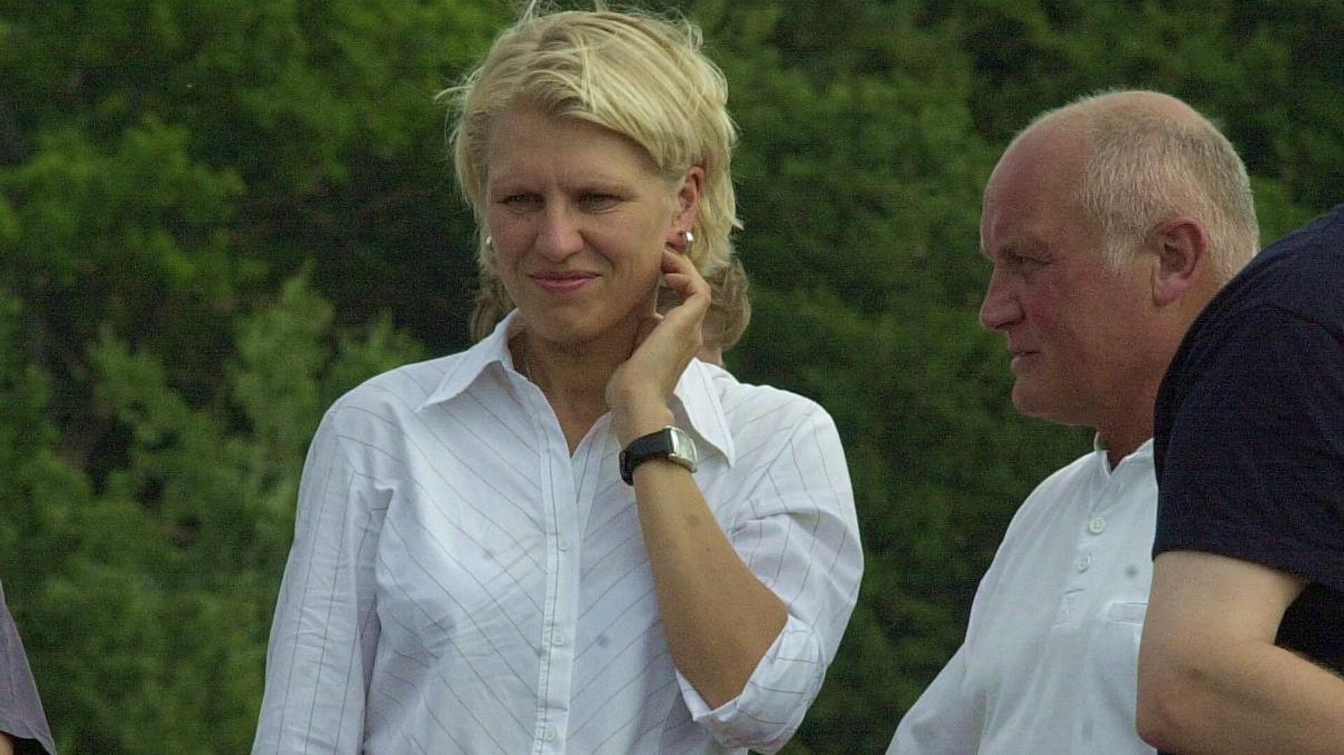 Mehr als 20 Jahre ist das her: Doris Fitschen 2003 beim Länderspiel der U 19-Juniorinnen gegen Kanada in Rotenburg, zusammen mit ihrem Entdecker Fritz Rathjen.
