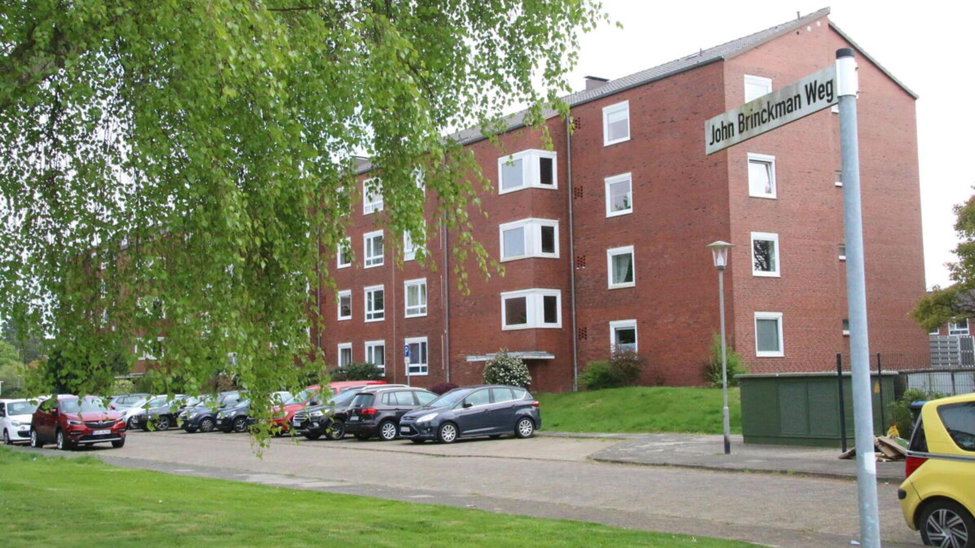 Nach Alpha-Real-Estate-Insolvenz: EWE hebt Sperrandrohung in Cuxhaven wieder auf Mehrfamilienhäuser am John-Brinckman-Weg in Cuxhaven-Süderwisch: Die angedrohte Wassersperre wurde aufgehoben.