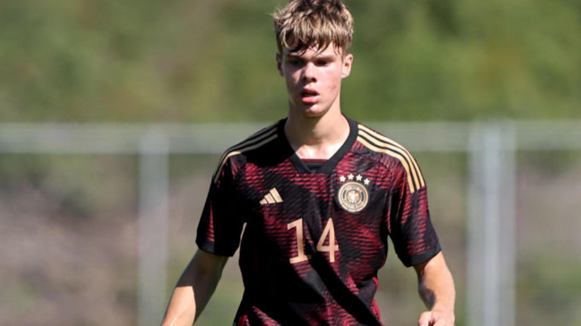 Mick Schmetgens, einst Spieler bei A/O/Heeslingen, stand jetzt erstmals im Spieltagskader des SV Werder Bremen.