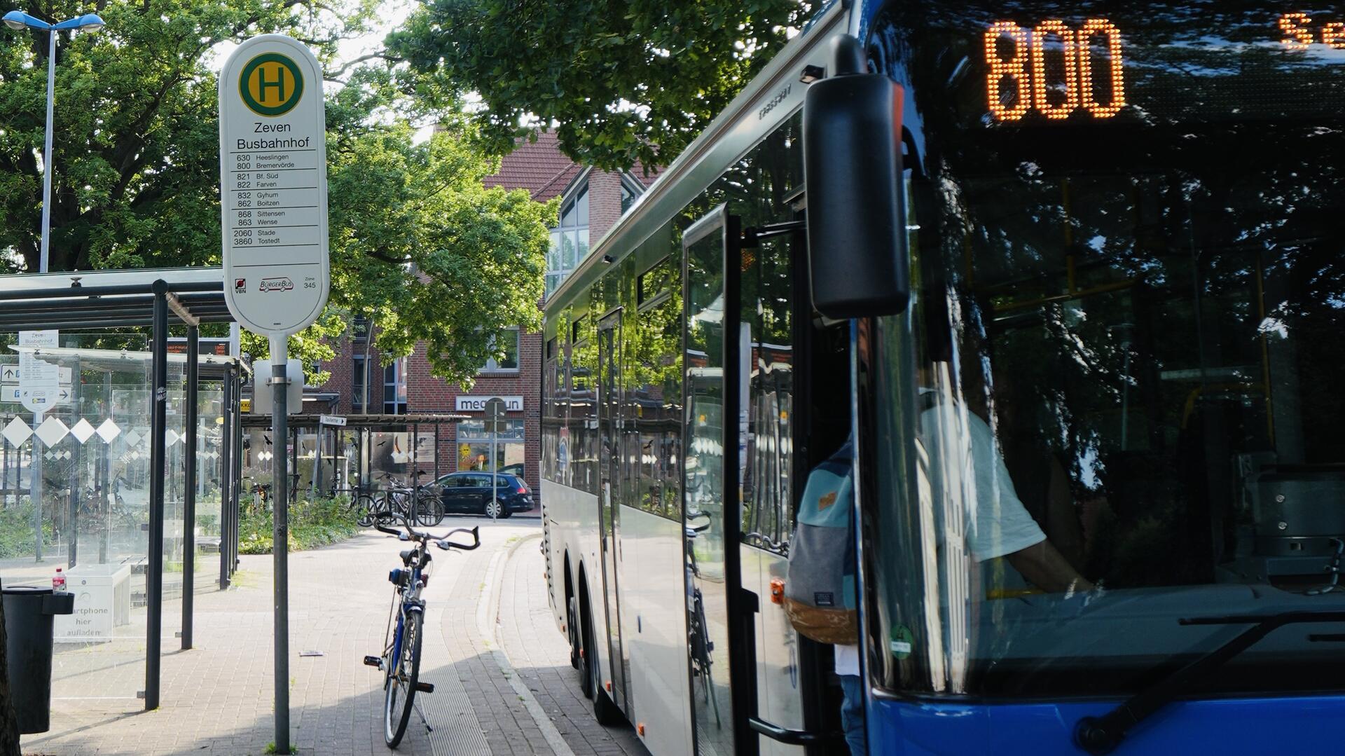Mit dem Bus geht es von Zeven aus zu Bahnhöfen der Region und dann in die Großstädte.