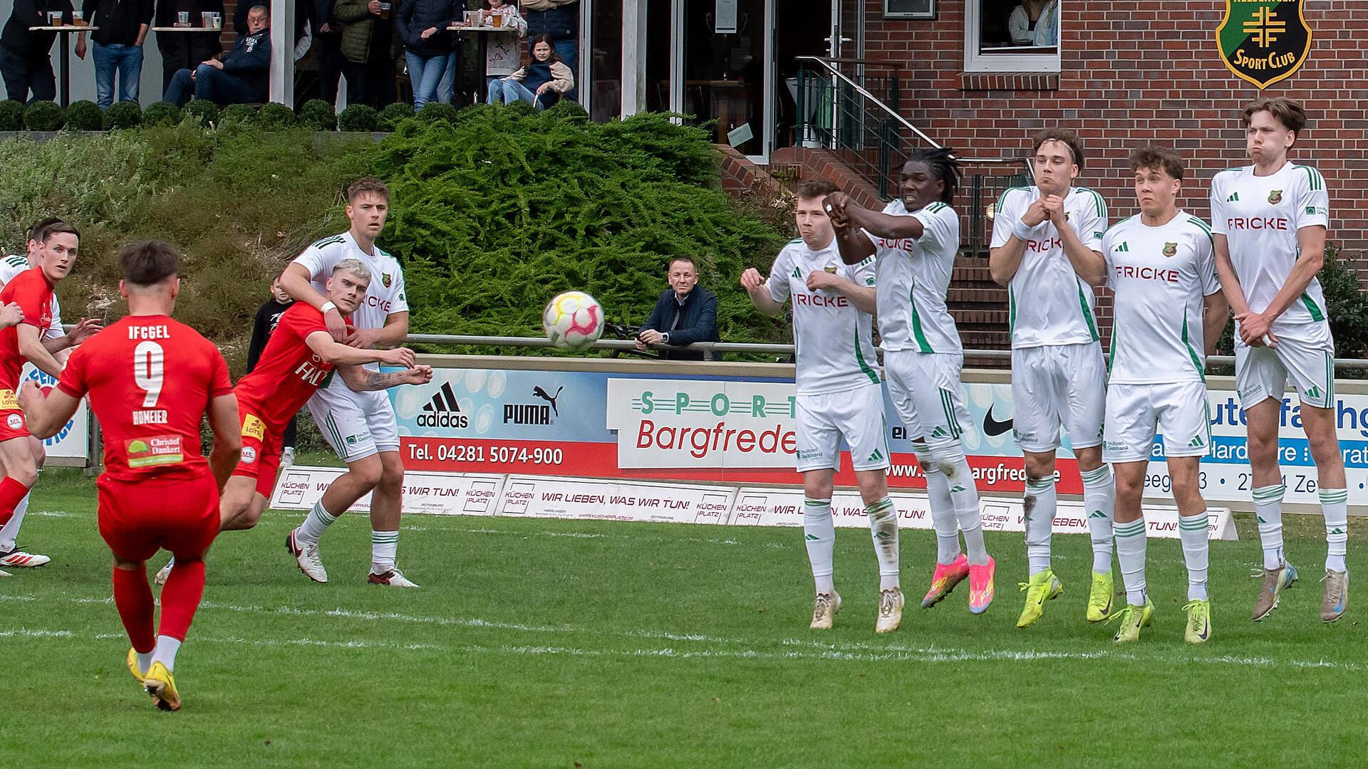 Mit dem FC Germania Egestorf/Langreder gastiert am Sonntag ein Topteam im Waldstadion, das nicht nur bei Standards brandgefährlich ist.