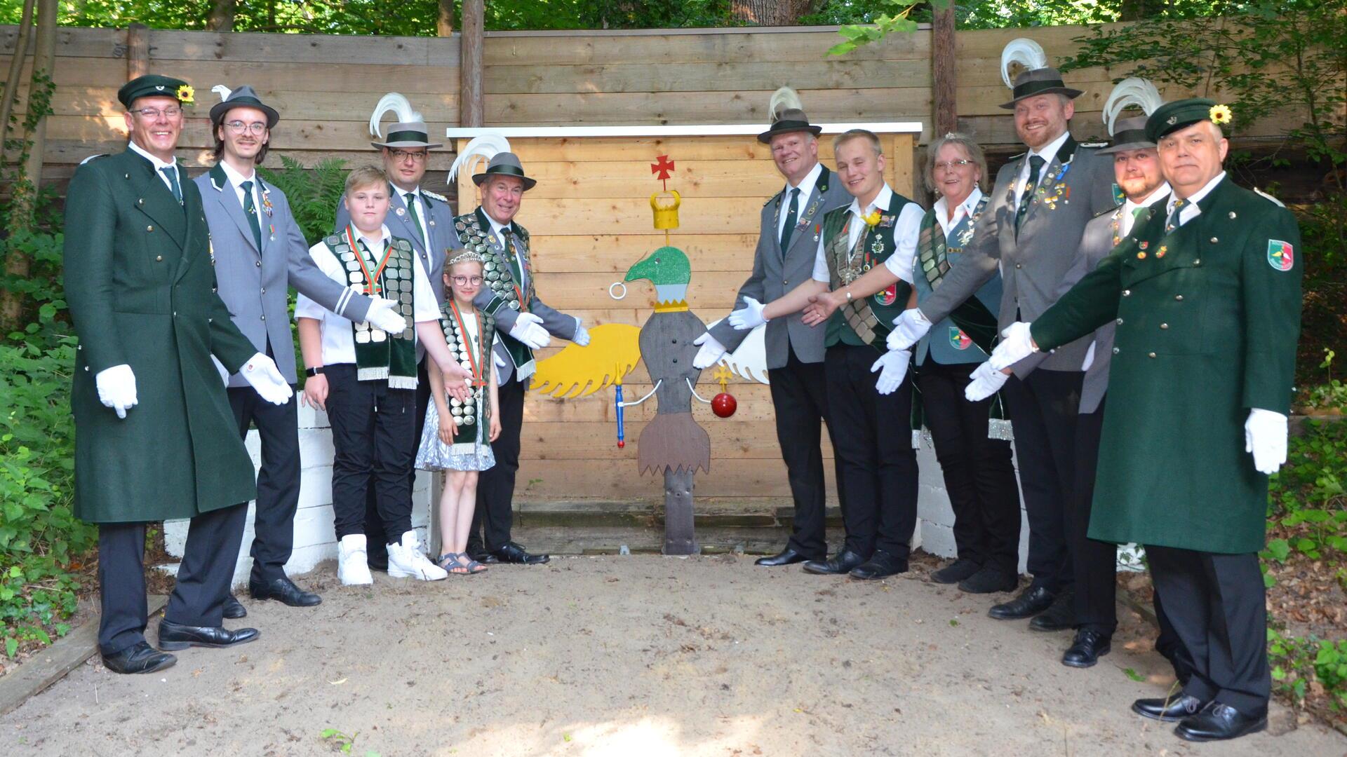 Mit der Vogelrichtfeier hat die Schützengesellschaft zu Bremervörde gestern Abend das 168. Schützenfest gestartet. 